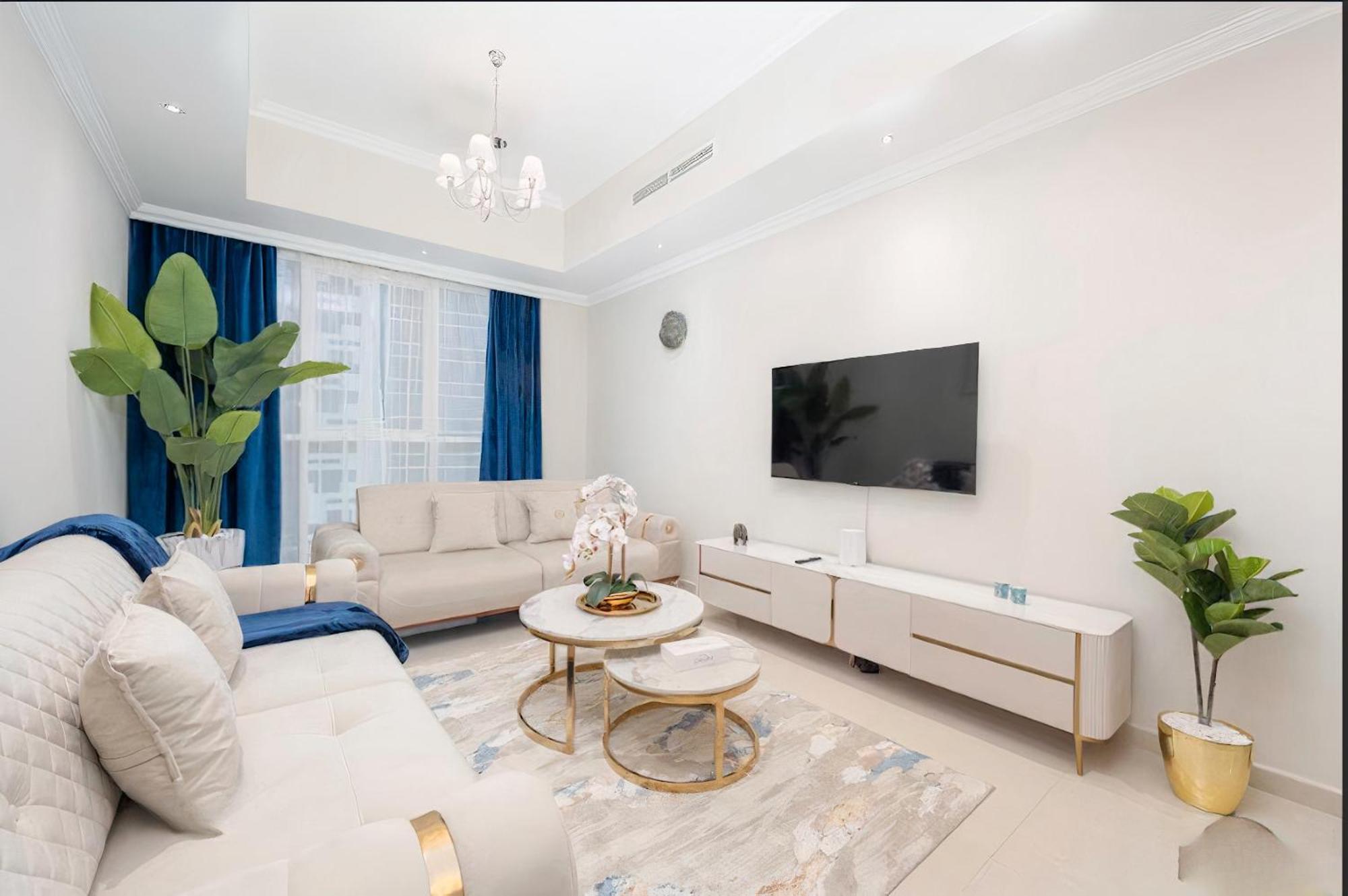 Apartment Dunya Tower Luxury And 2 Min Walk To Mall And Burj Khalifa In Heart Of Downtown *