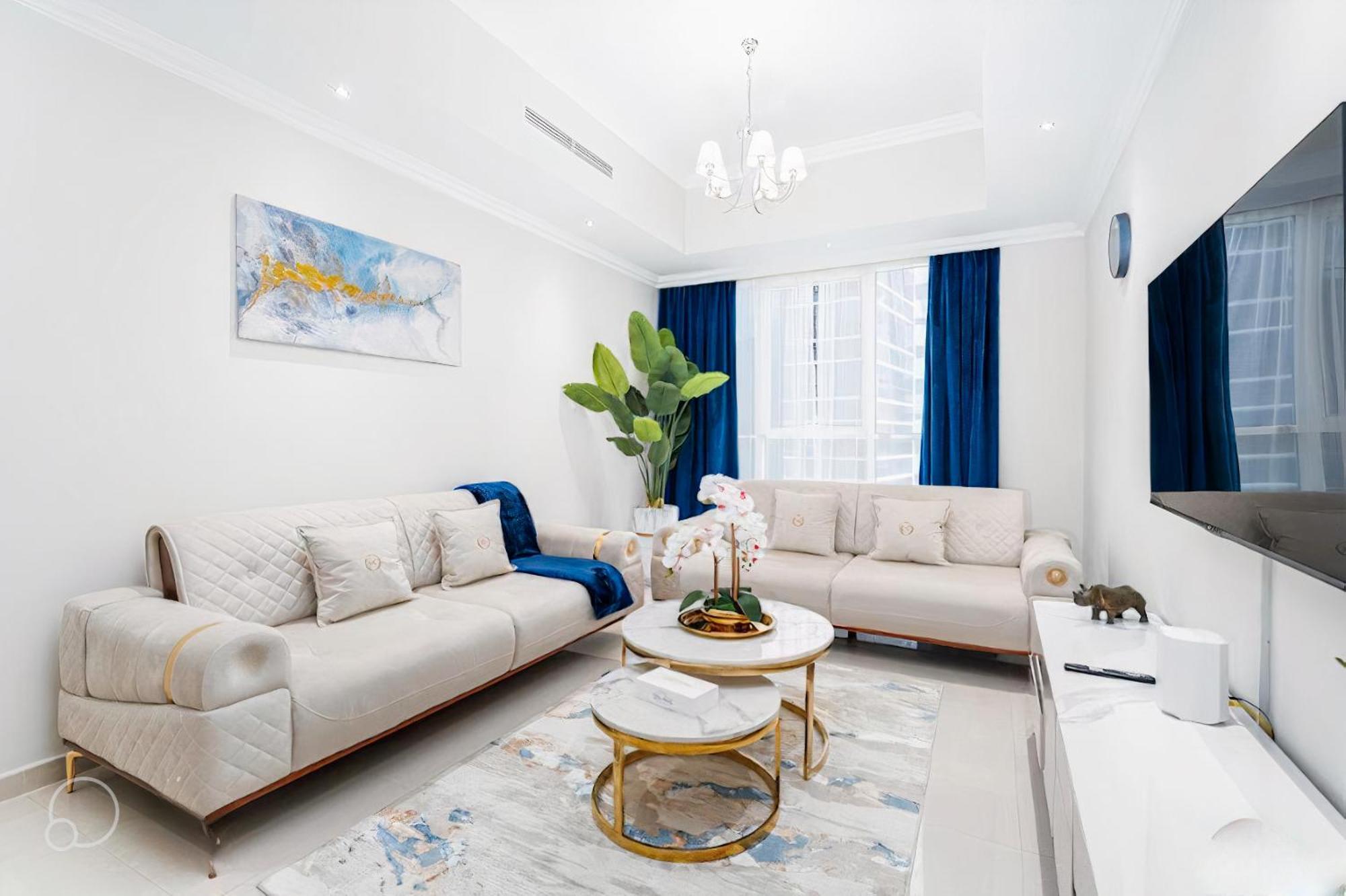 Apartment Dunya Tower Luxury And 2 Min Walk To Mall And Burj Khalifa In Heart Of Downtown *