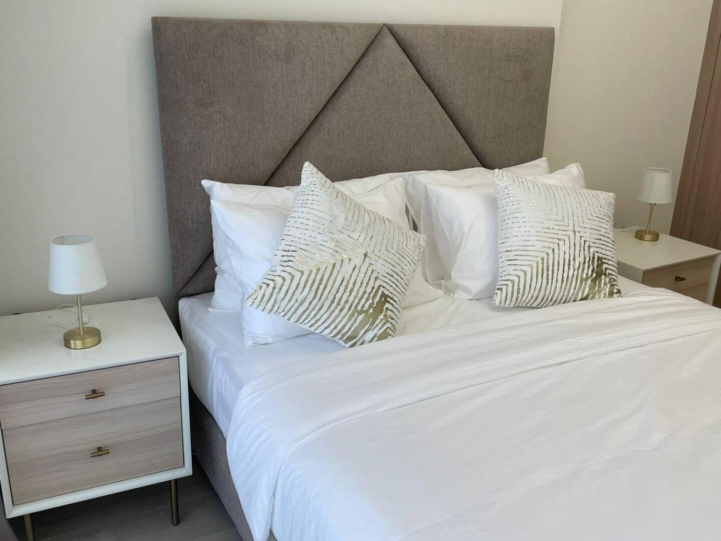 Apartment Pleasant New One Bedroom Azizi Riviera *