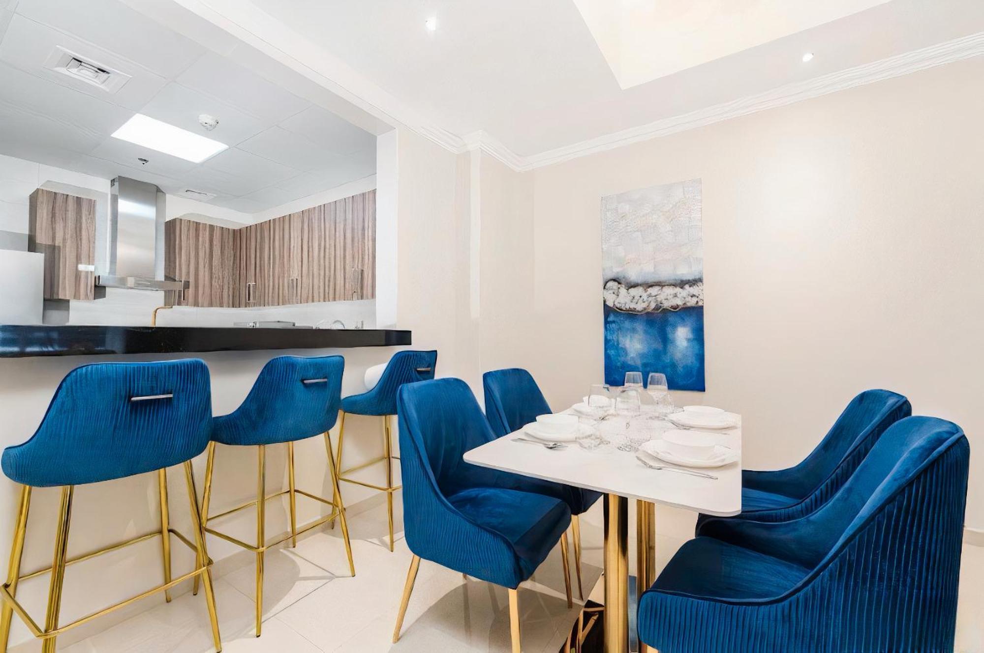 Apartment Dunya Tower Luxury And 2 Min Walk To Mall And Burj Khalifa In Heart Of Downtown