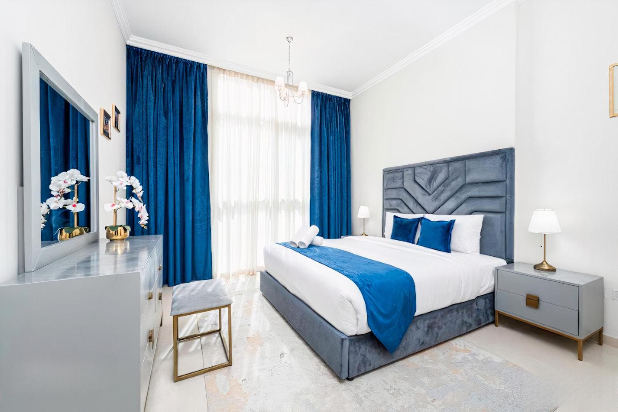 Dunya Tower Luxury And 2 Min Walk To Mall And Burj Khalifa In Heart Of Downtown Apartment Dubai