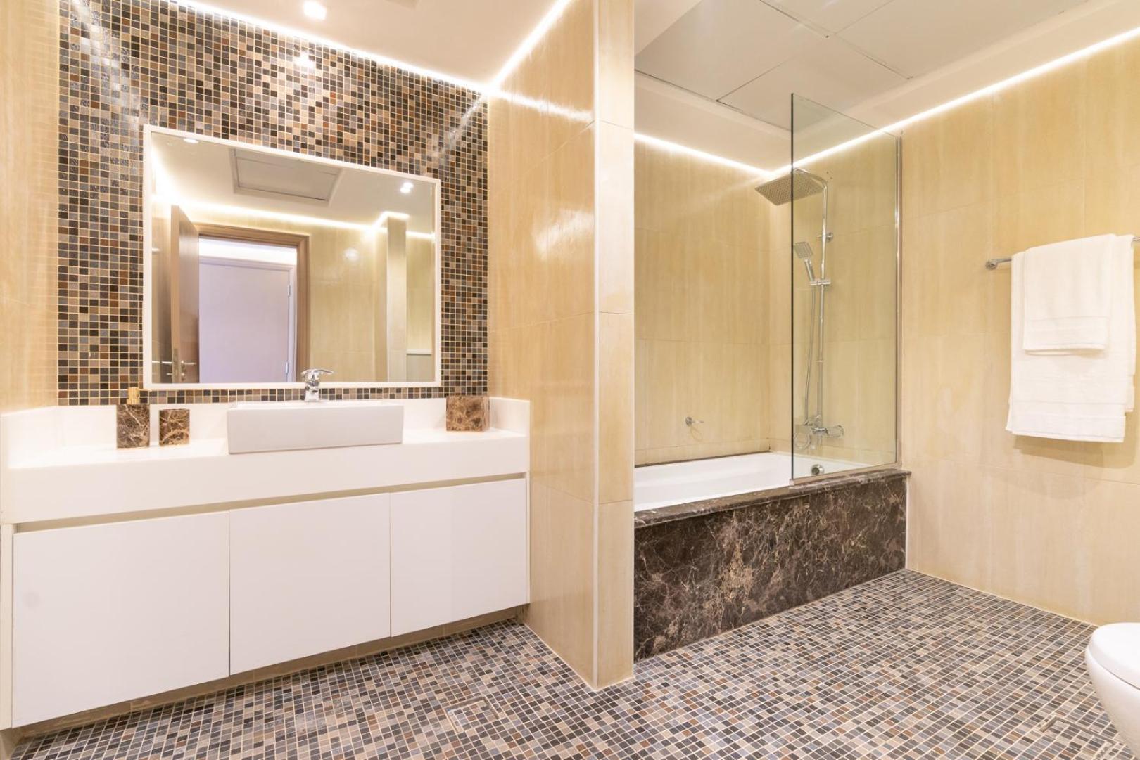 Private Access - Stunning Sea View - Perfect Location At Jbr Apartment *