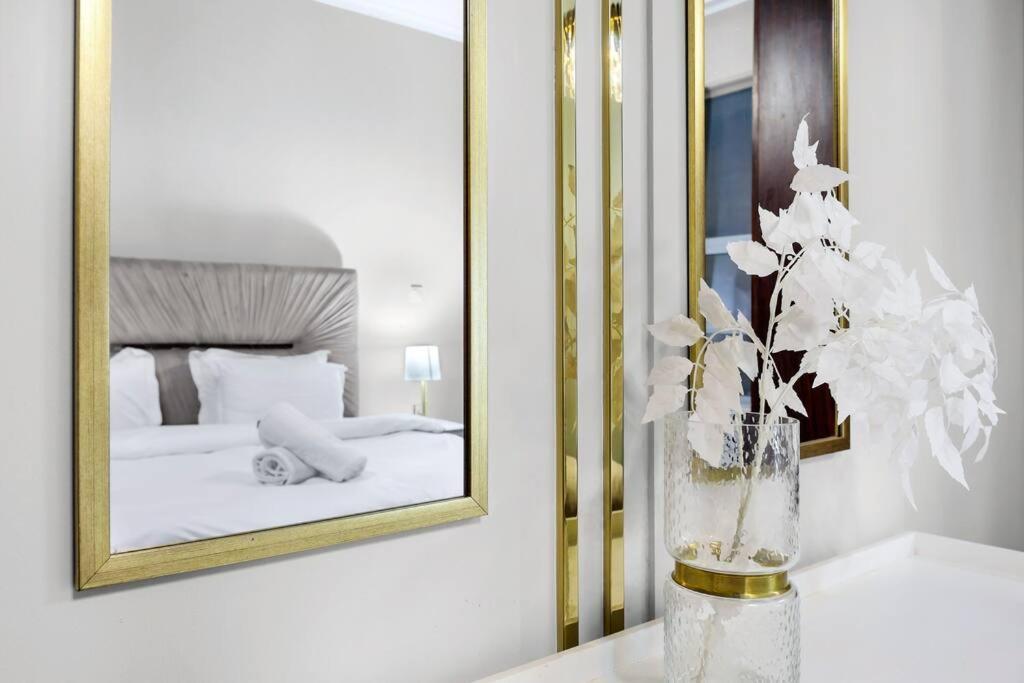 Apartment Walk To Burj Khalifa From This 2Br With Skyline Balcony View *