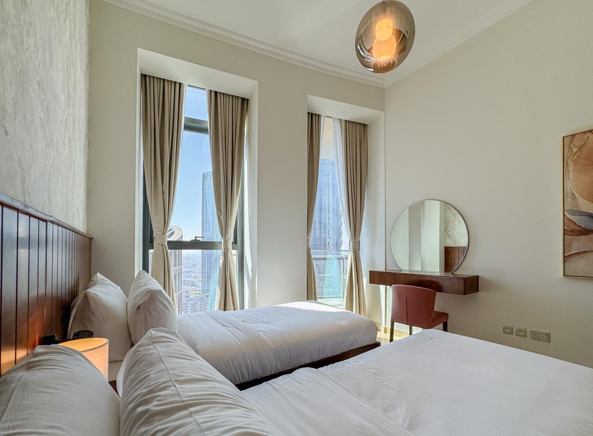 Mall Direct Access - Burj Vista Apartment *