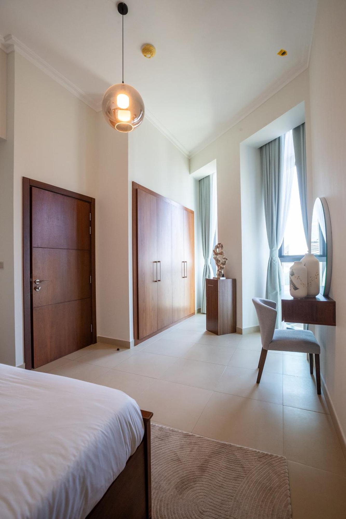 Mall Direct Access - Burj Vista Apartment