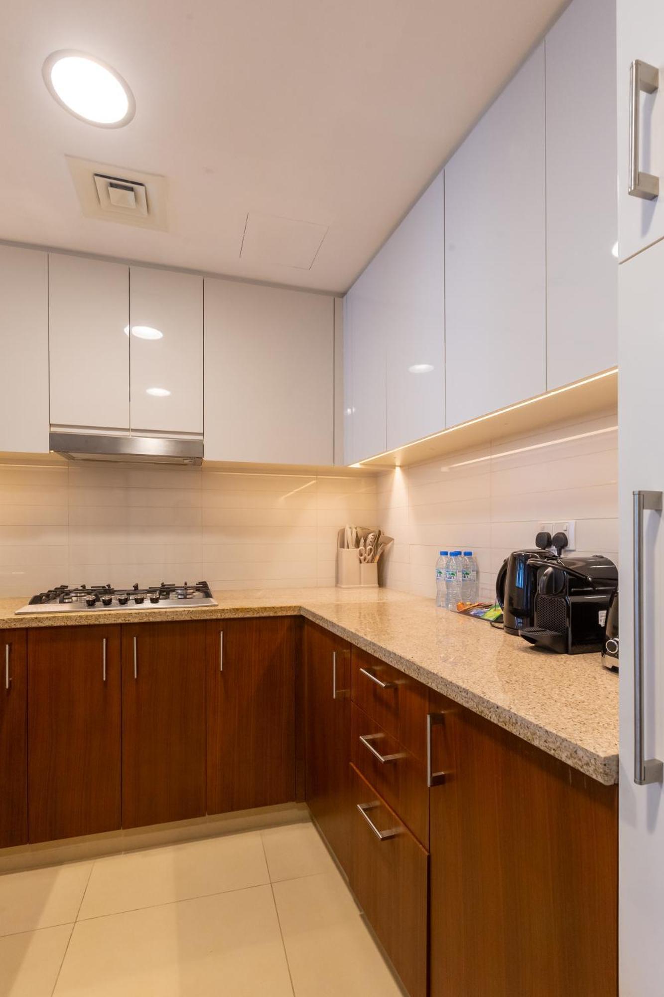 Apartment Mall Direct Access - Burj Vista