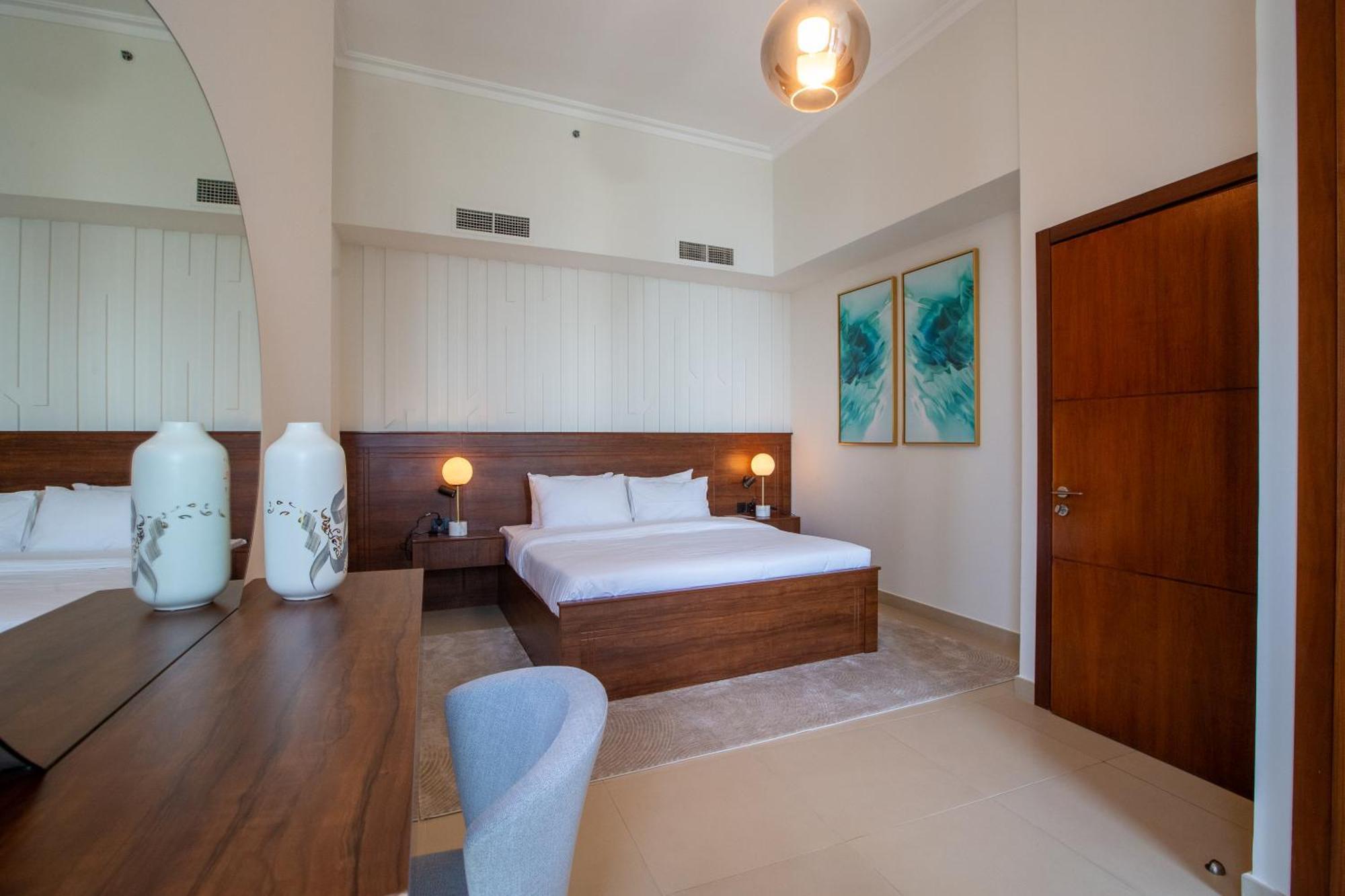 Mall Direct Access - Burj Vista Apartment *