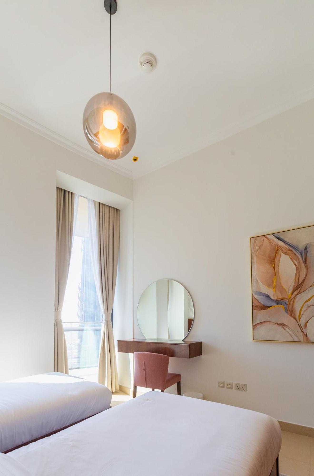 Mall Direct Access - Burj Vista Apartment *