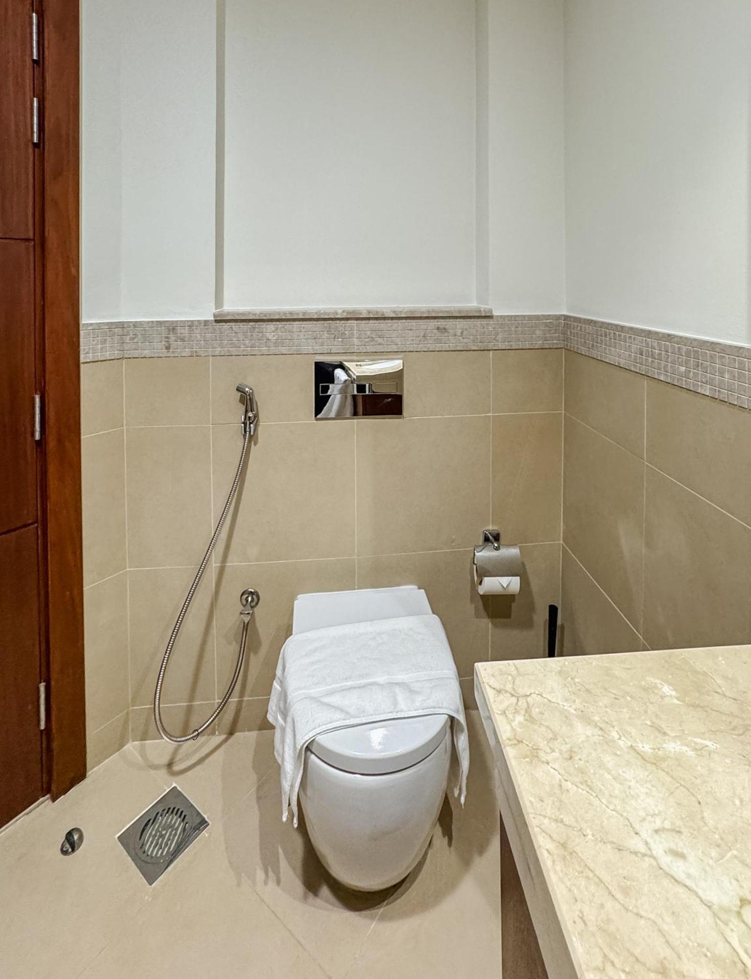 Mall Direct Access - Burj Vista Apartment Dubai