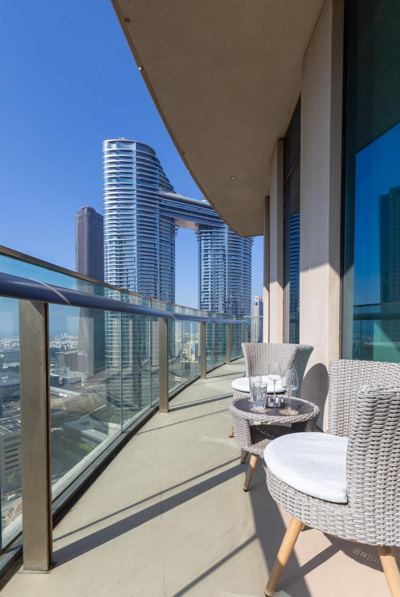Mall Direct Access - Burj Vista Apartment