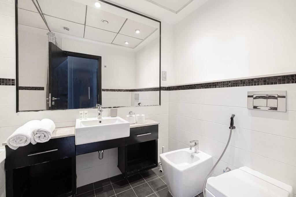 Prime Jbr Luxury Living With & Palm Views *