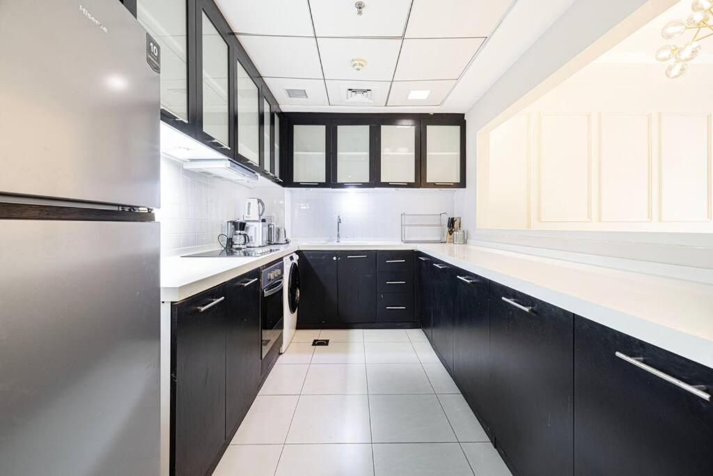 Prime Jbr Luxury Living With & Palm Views