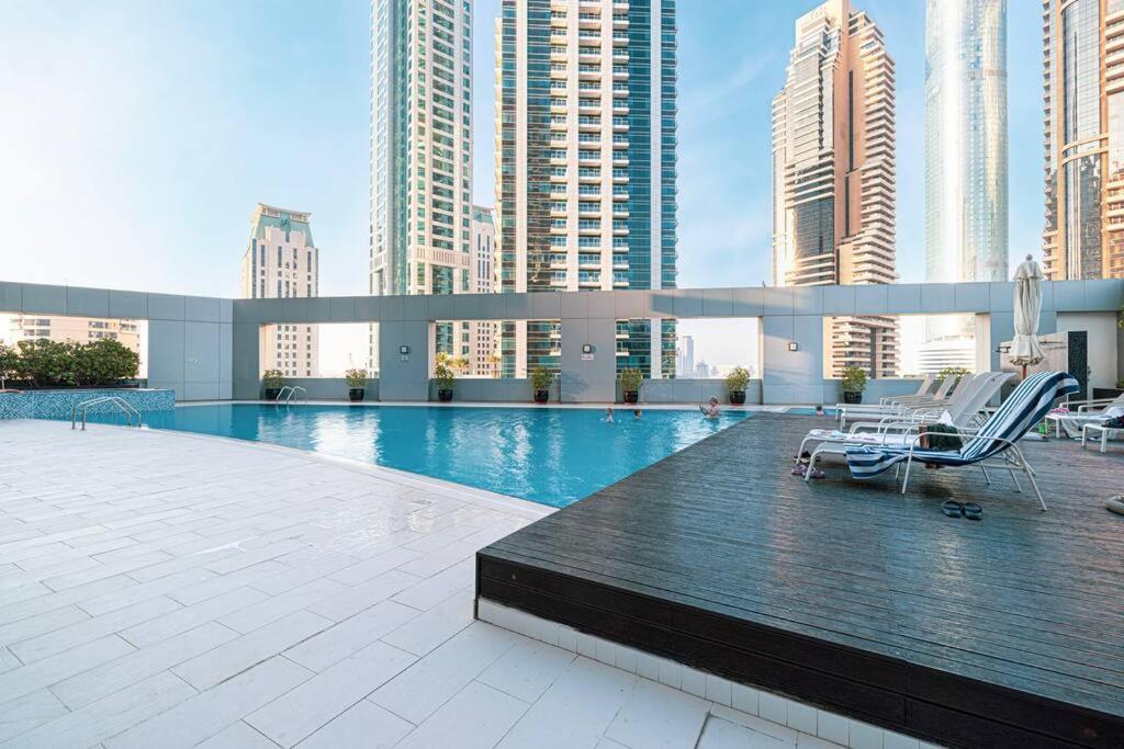 Prime Jbr Luxury Living With & Palm Views
