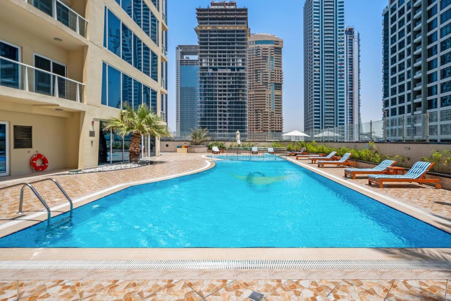 Luxury With Balcony - Close To Metro & Marina Apartamento