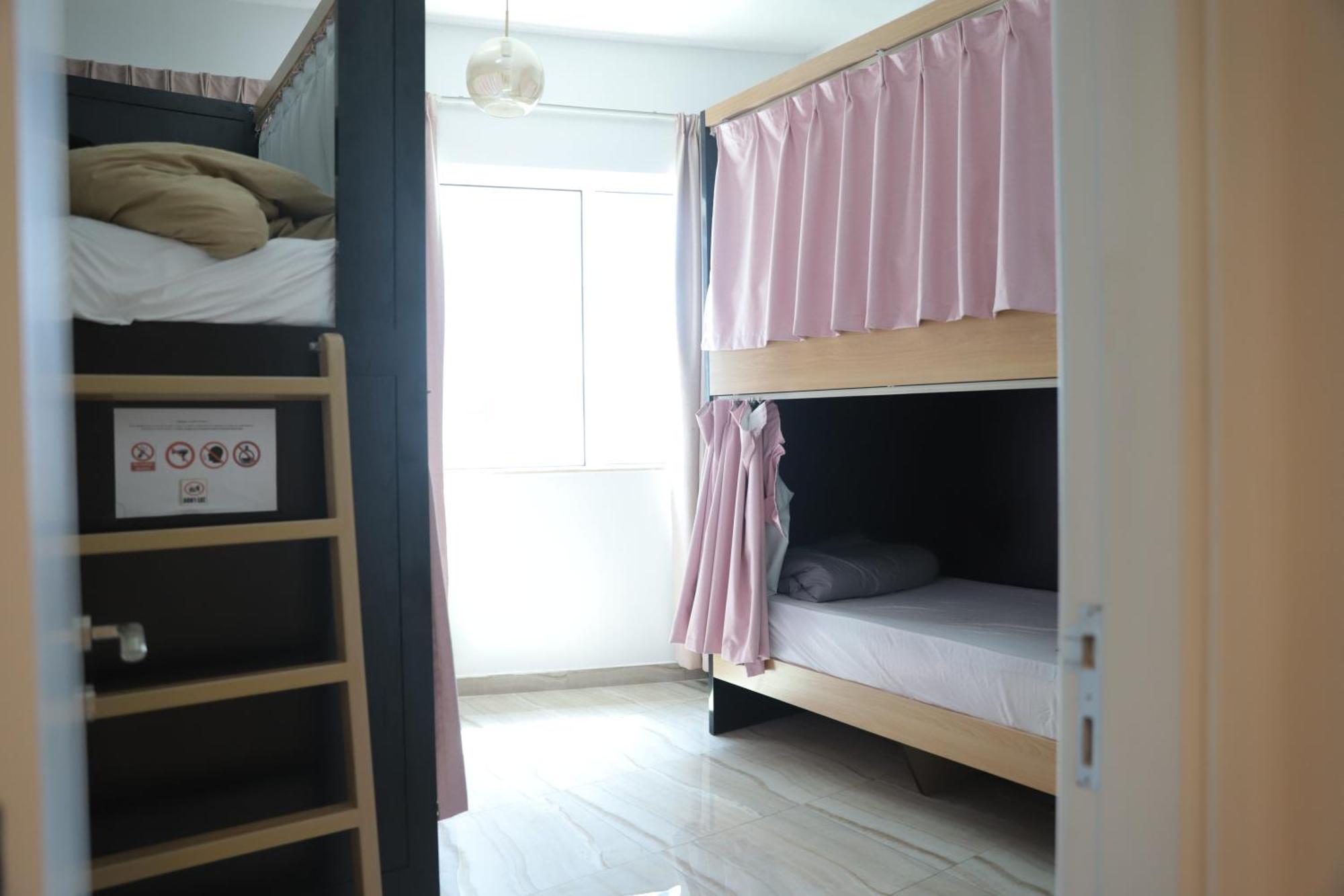 Homestay Female Joyful Journeys Dubai