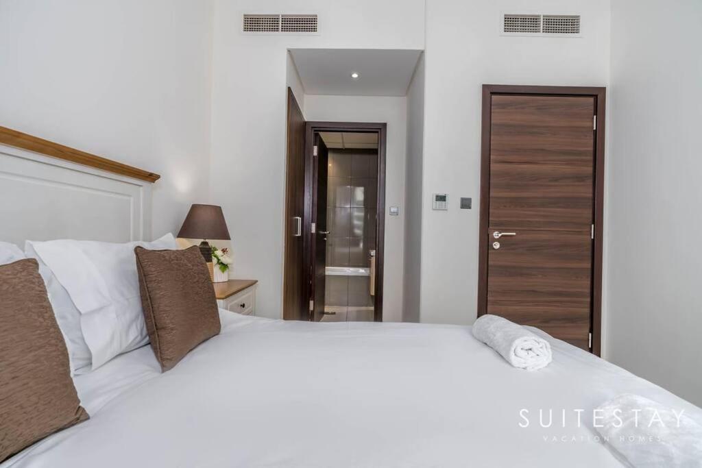 Spacious New Build In Residential Community *