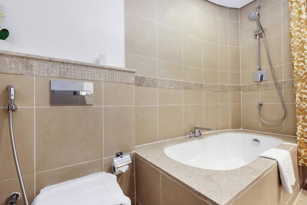 Apartment First Class 3br Panoramic Skyline View Dubai