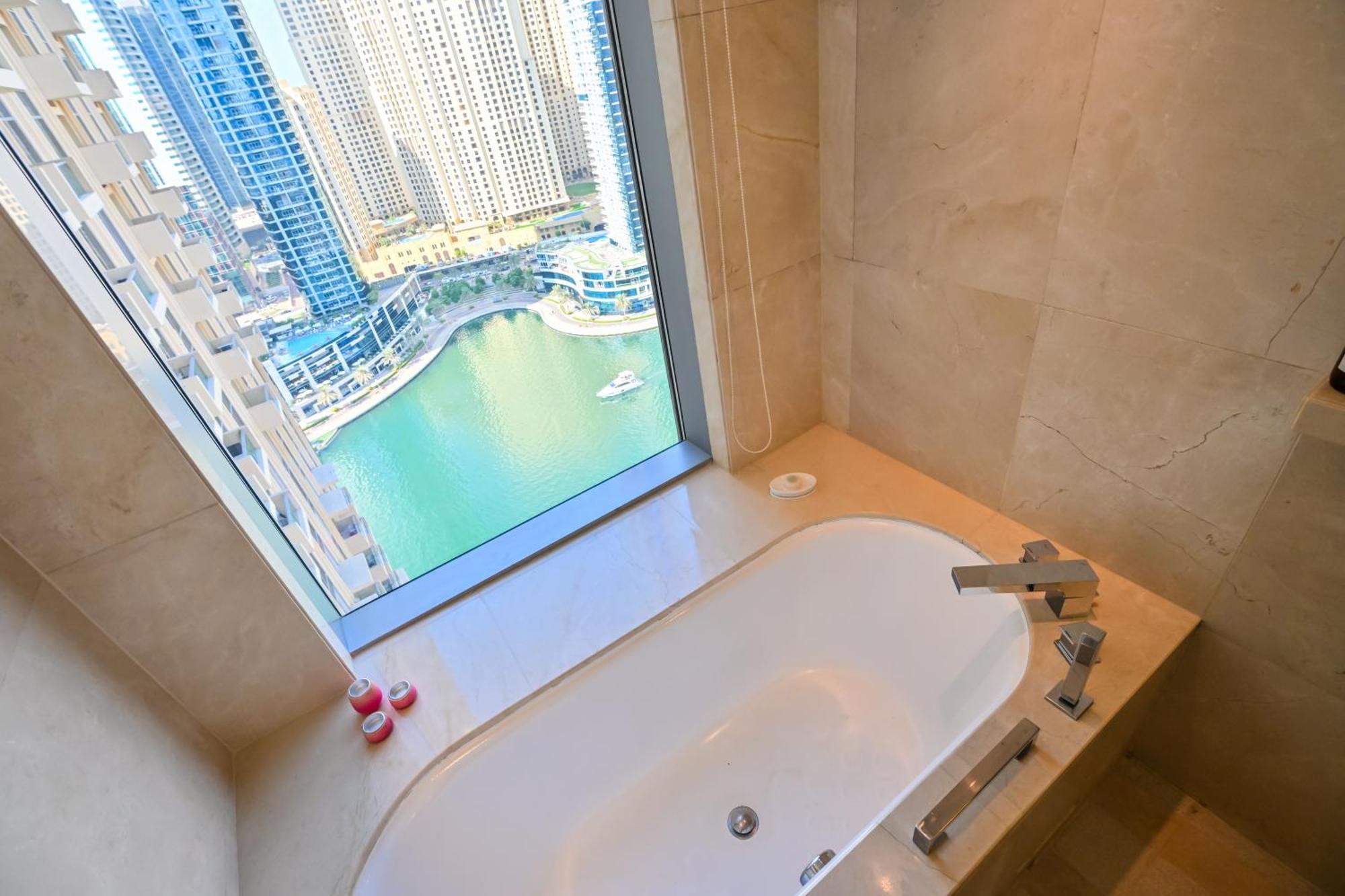 Luxury - Stunning Marina View - 5-star Amenities Apartment