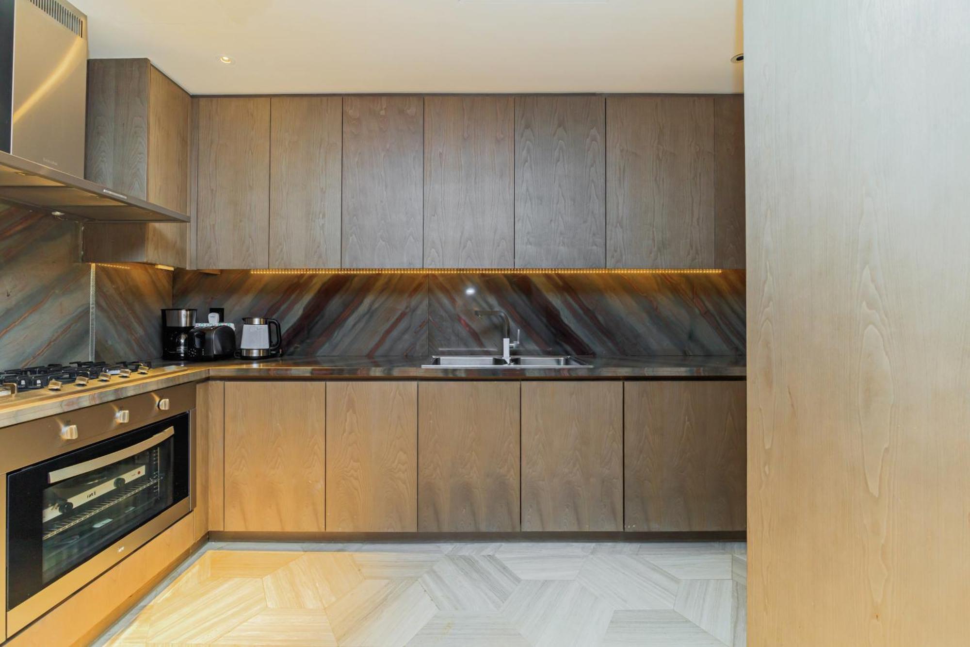 Apartment Luxury 3bdr Apartment, Pool & Access