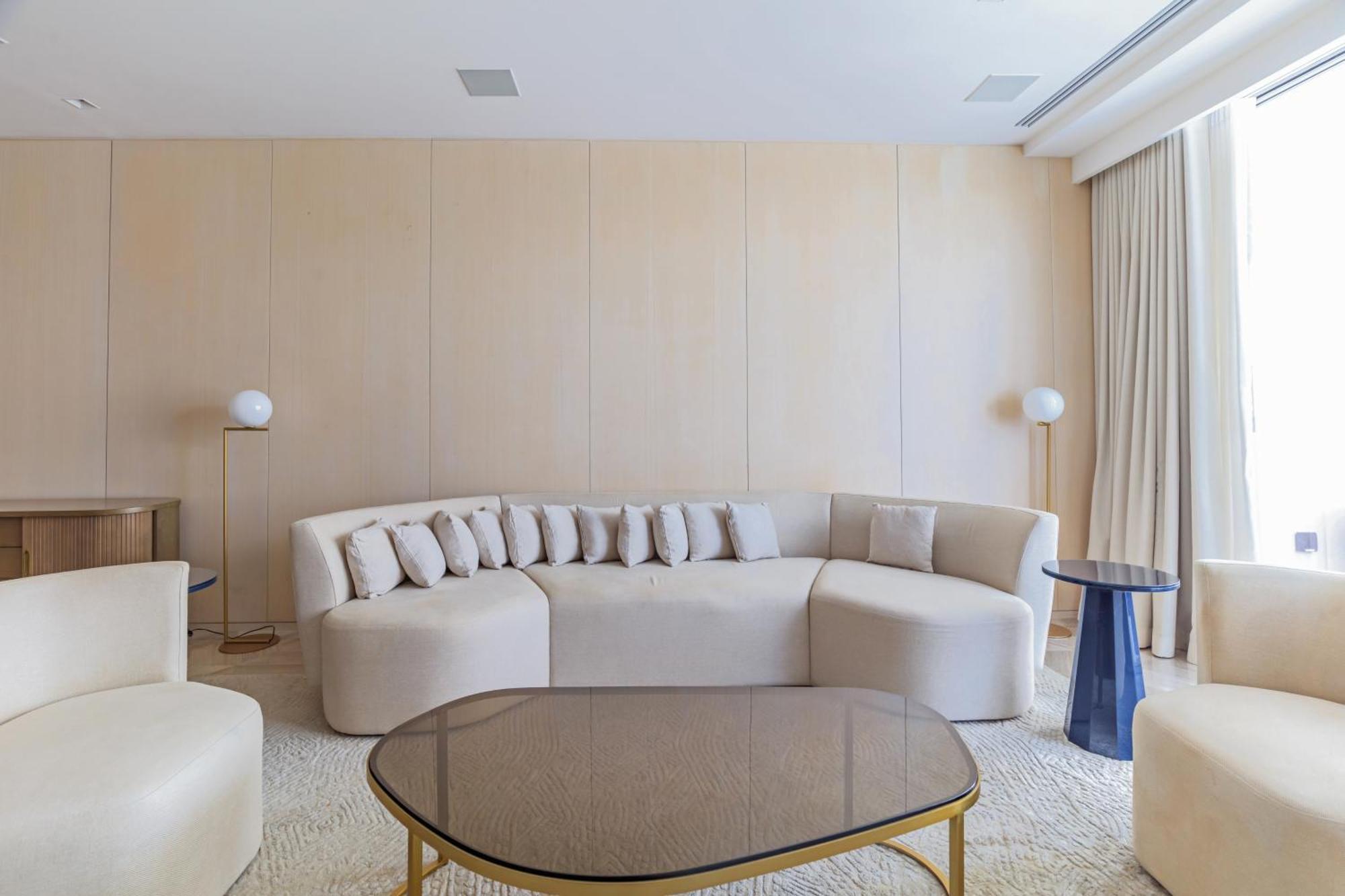 Luxury 3bdr Apartment, Pool & Access Dubai