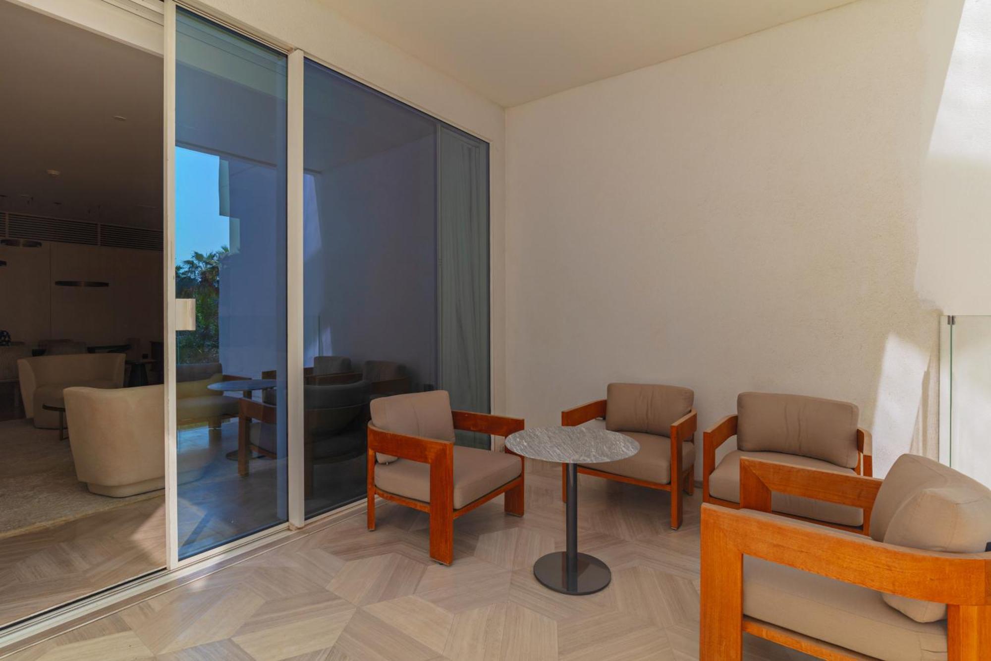 Luxury 3bdr Apartment, Pool & Access Apartment *