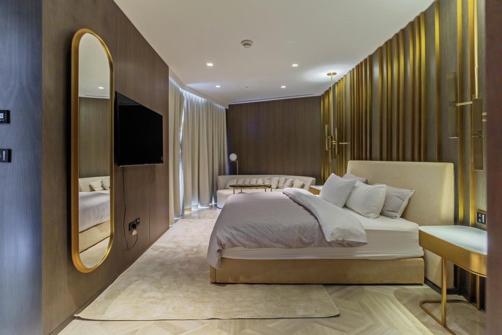 Apartment Luxury 3bdr Apartment, Pool & Access *