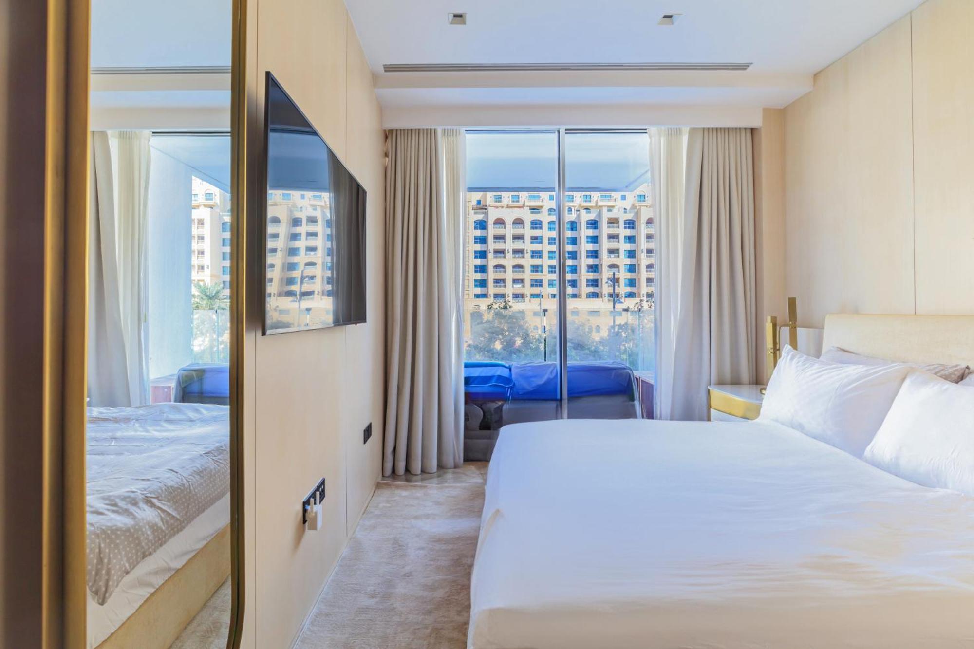 Apartment Luxury 3bdr Apartment, Pool & Access Dubai