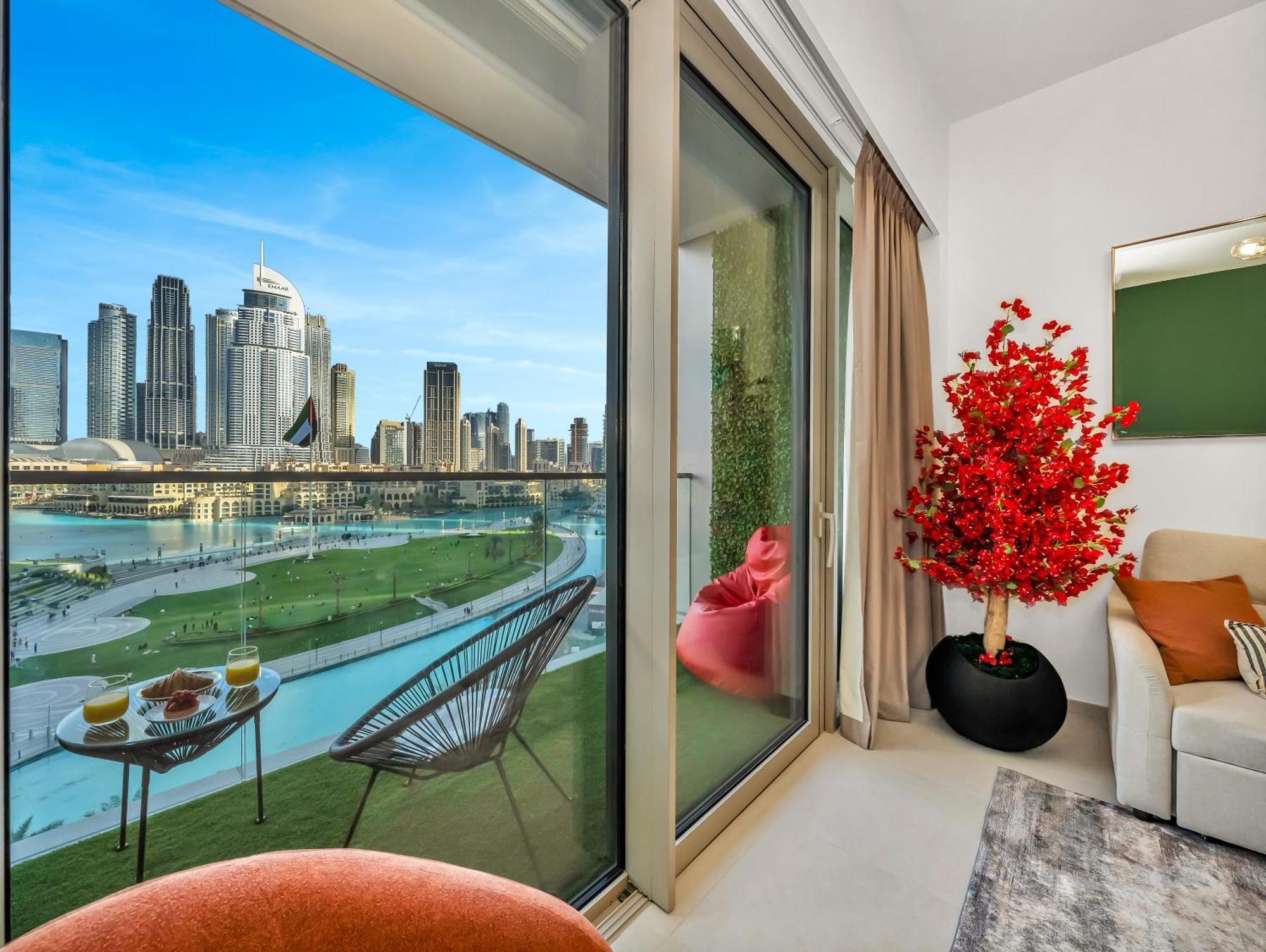 Luxury Two Bedroom With Balcony, Full Burj Khalifa & Fountain Views By Delujo Apartment Dubai