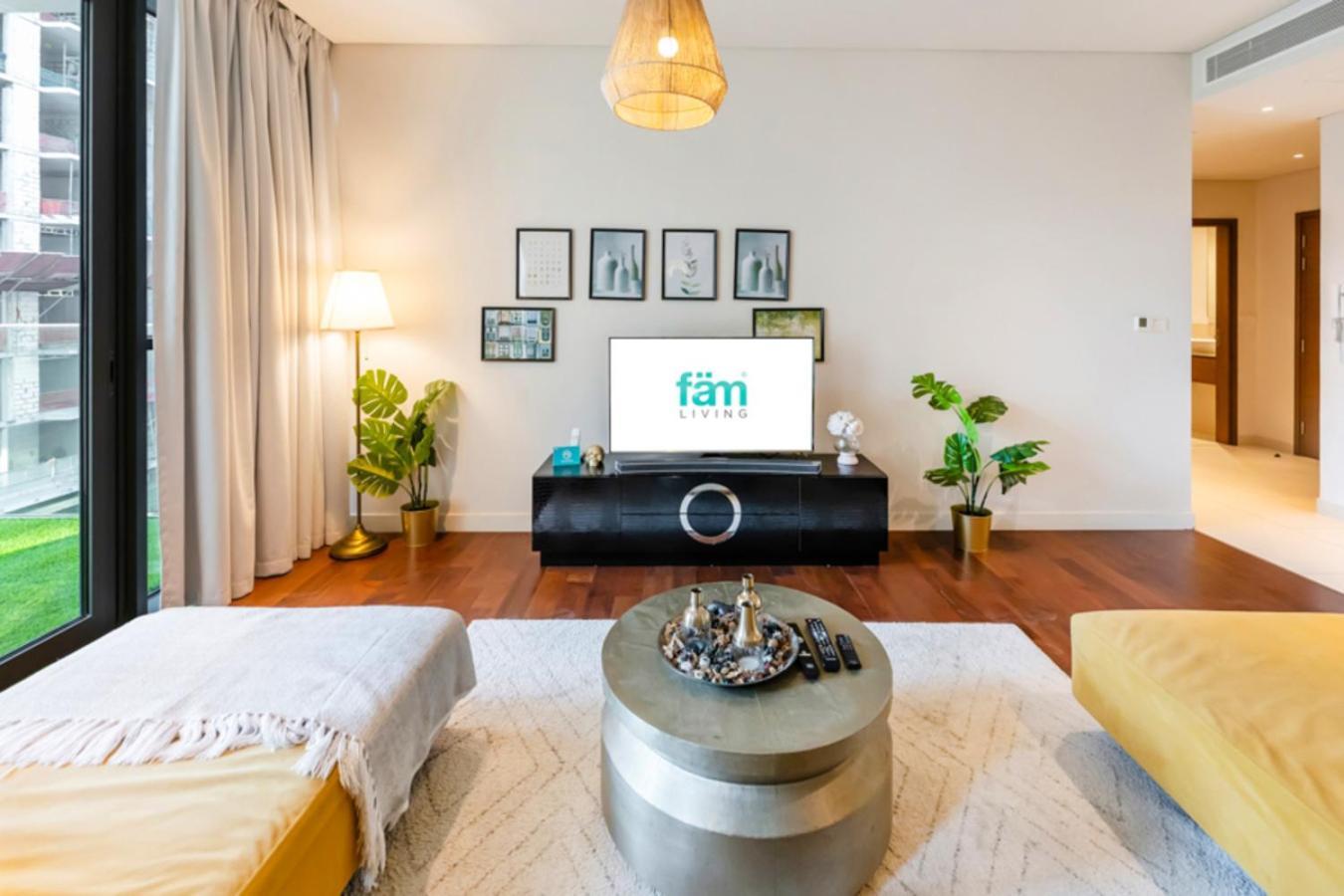 Fam Living - Walk - Urban Staycations Daire Dubai