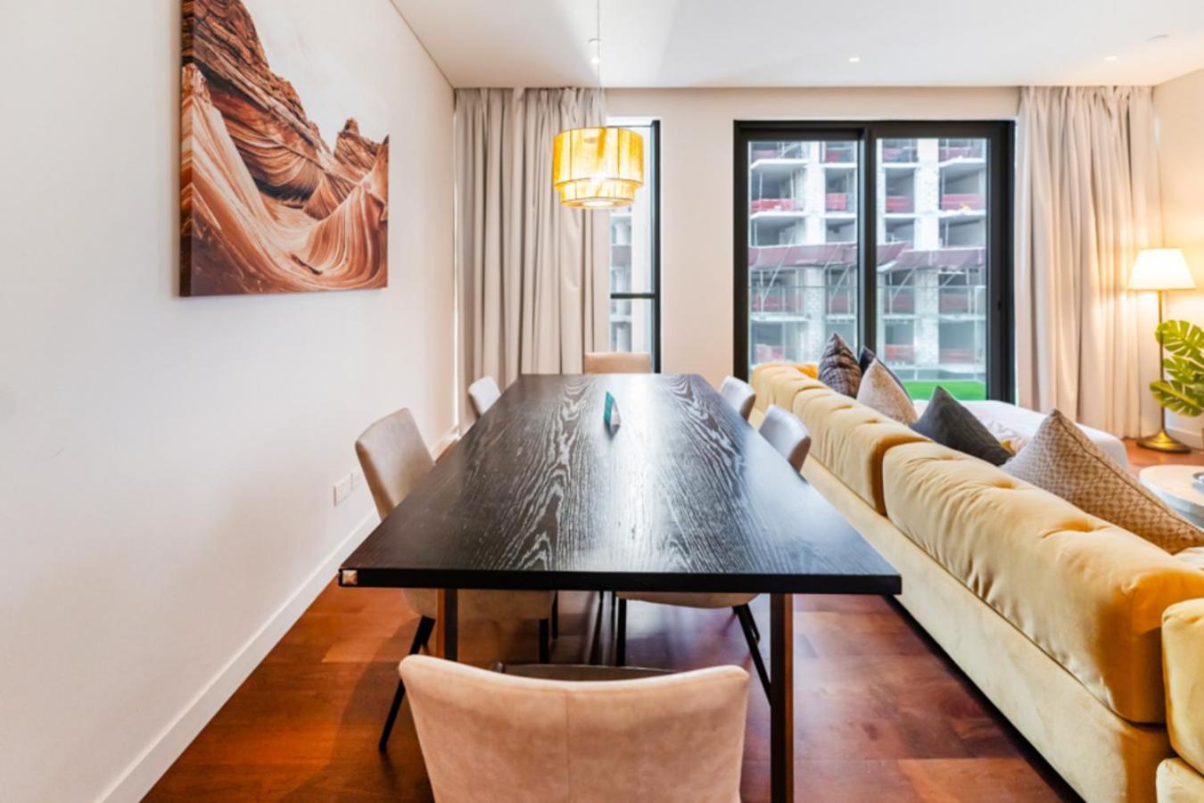 Daire Fam Living - Walk - Urban Staycations Dubai