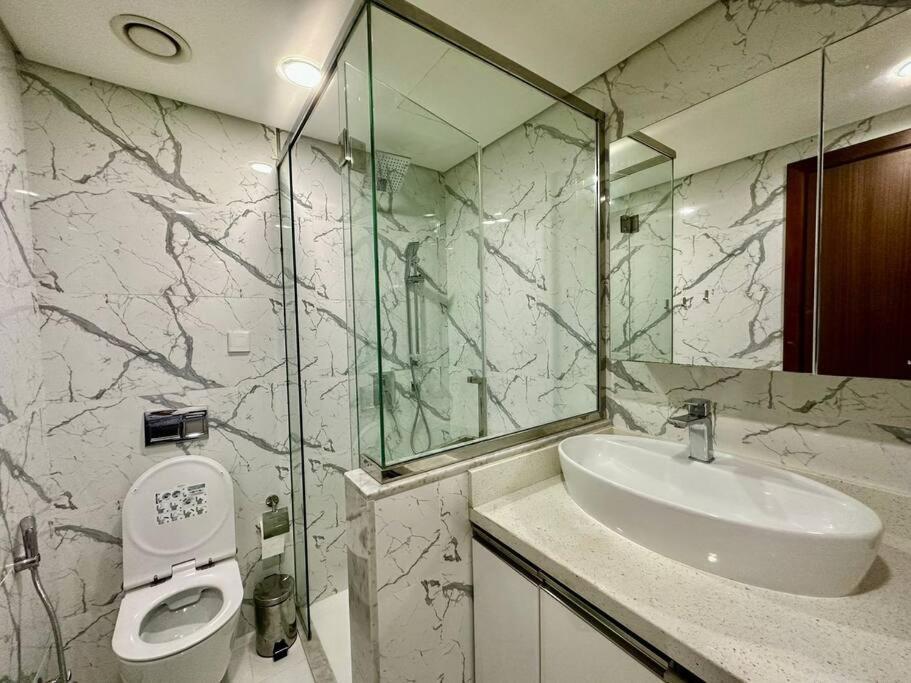 Modern Furnished With Canal View , High Floor *