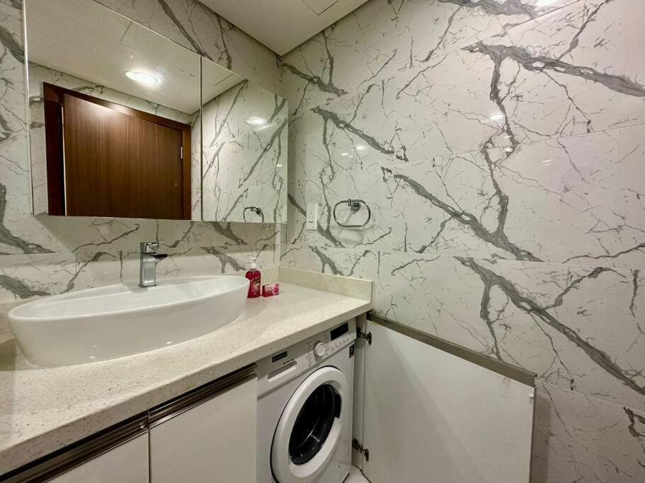Modern Furnished With Canal View , High Floor Apartment *
