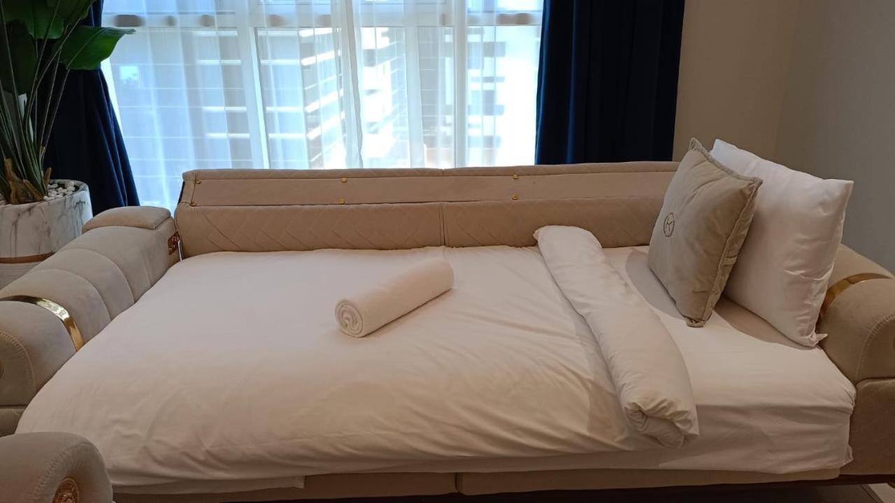Dunya Tower Luxury And 2 Min Walk To Mall And Burj Khalifa In Heart Of Downtown *