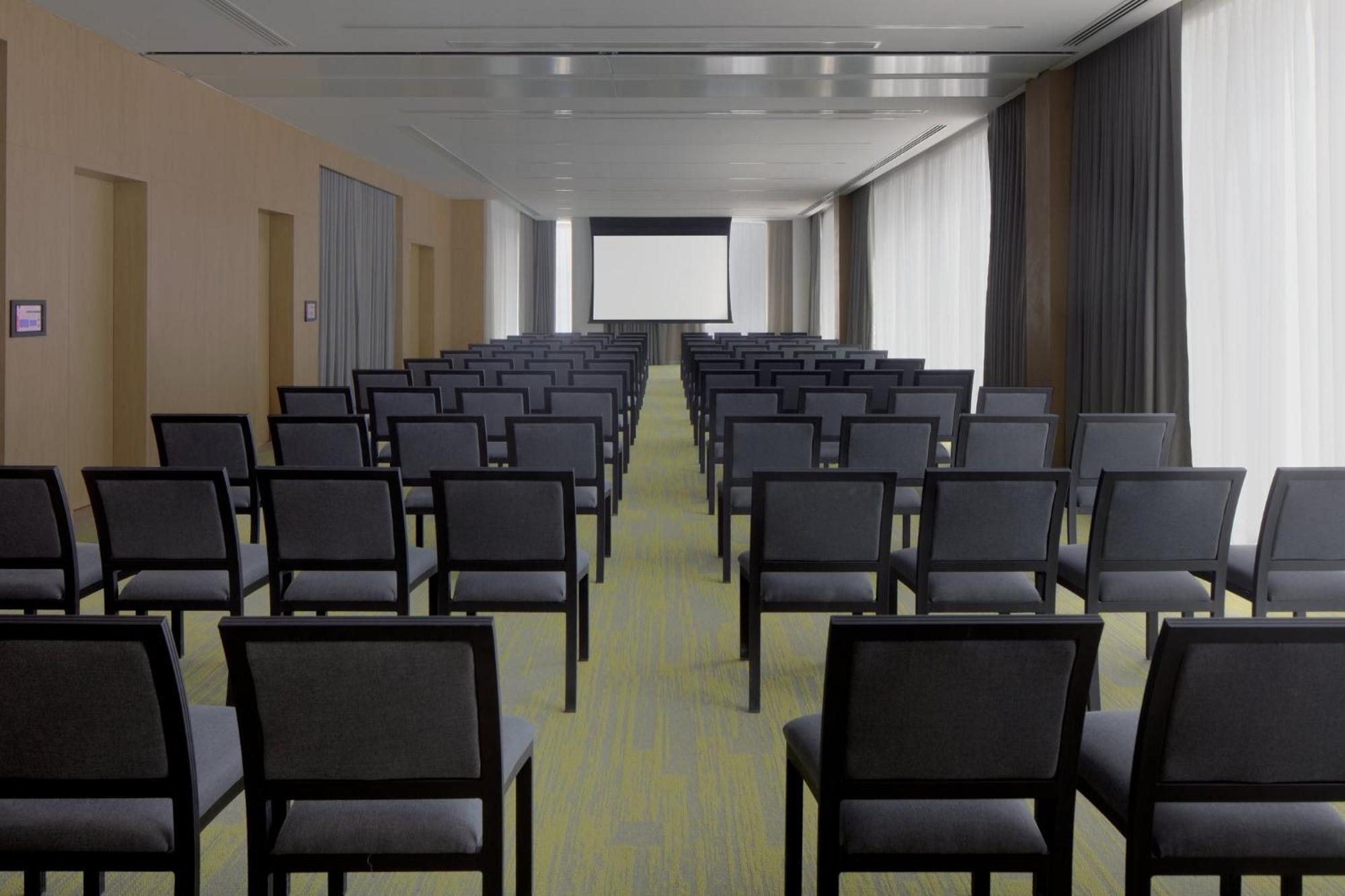 Staybridge Business Bay By Ihg Dubai
