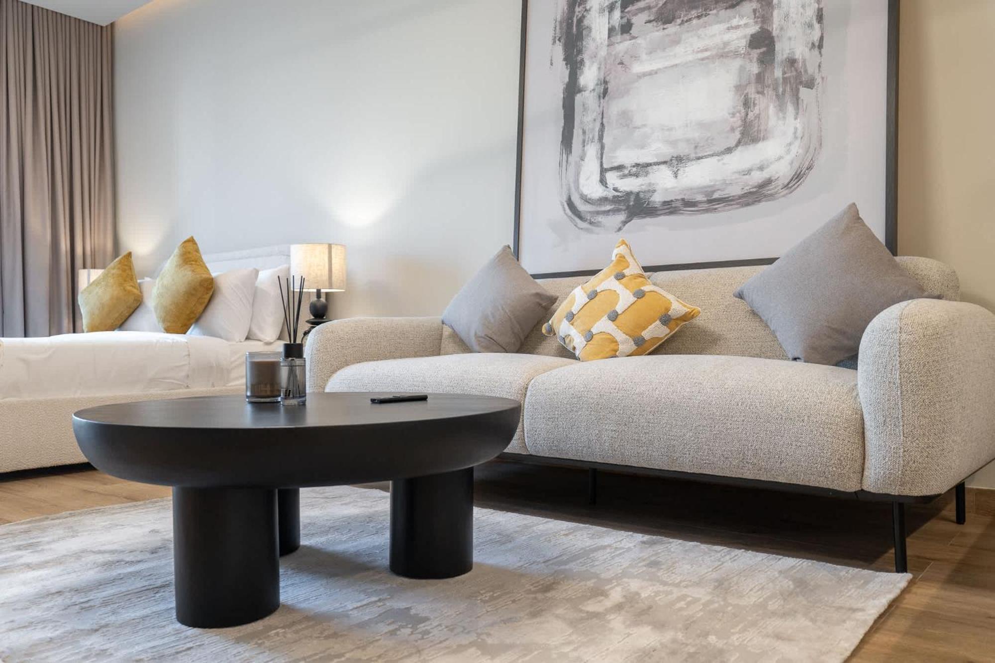 Bright & Airy Perfect For 2 In Jvc Apartment