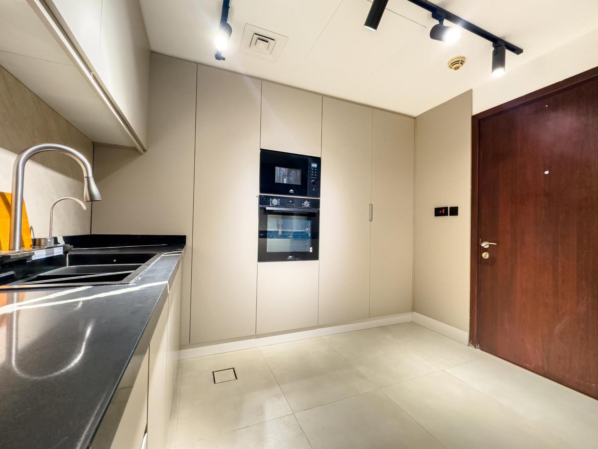 Chic 2br Beachfront At Amwaj 4 *