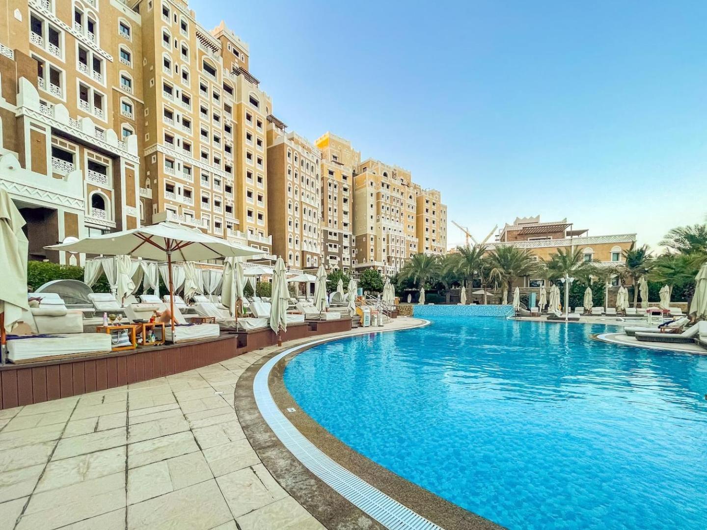 Charming Sea View 2bdr, And Pool Access * Dubai