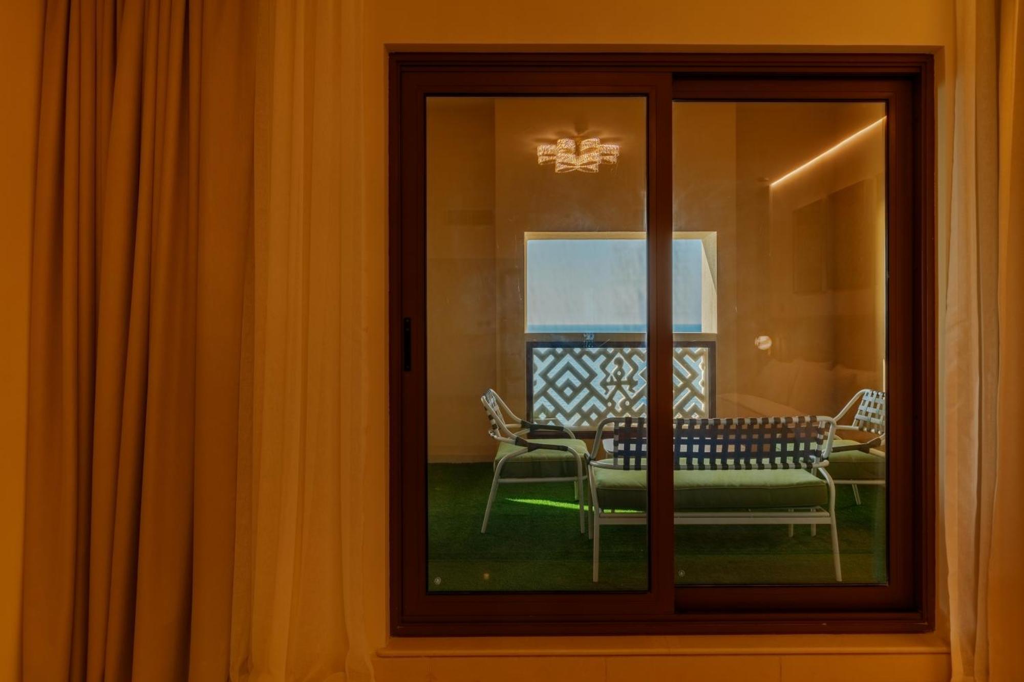 Charming Sea View 2bdr, And Pool Access * Dubai