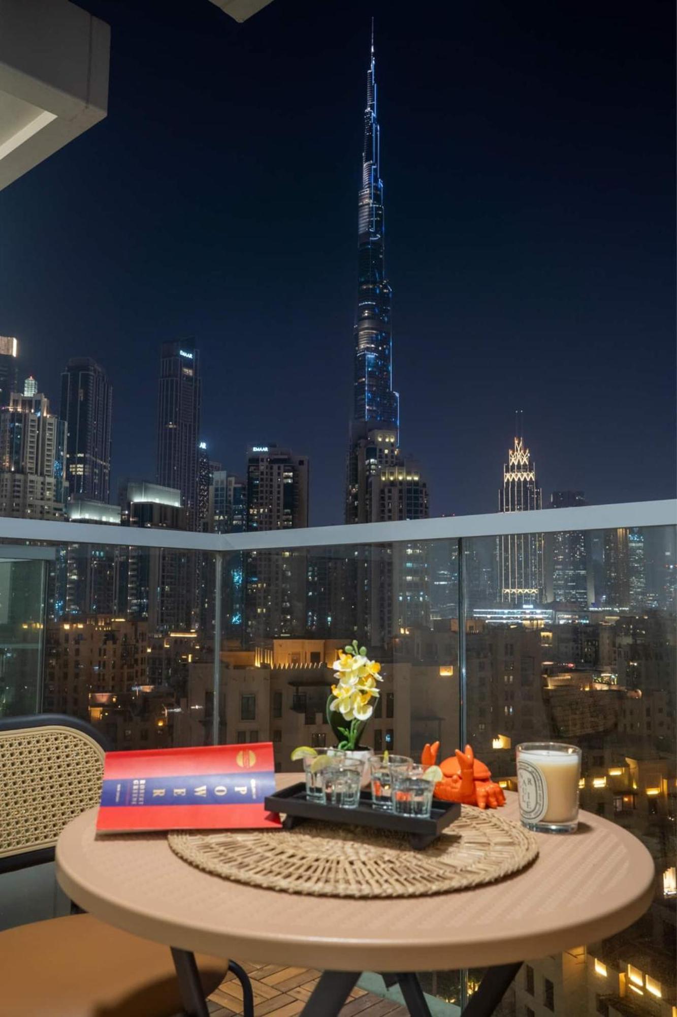 The Lavish Art House With Full Burj Khalifa View From - Amazing Balcony Setup - Infinity Pool - Near Mall Downtown Apartment