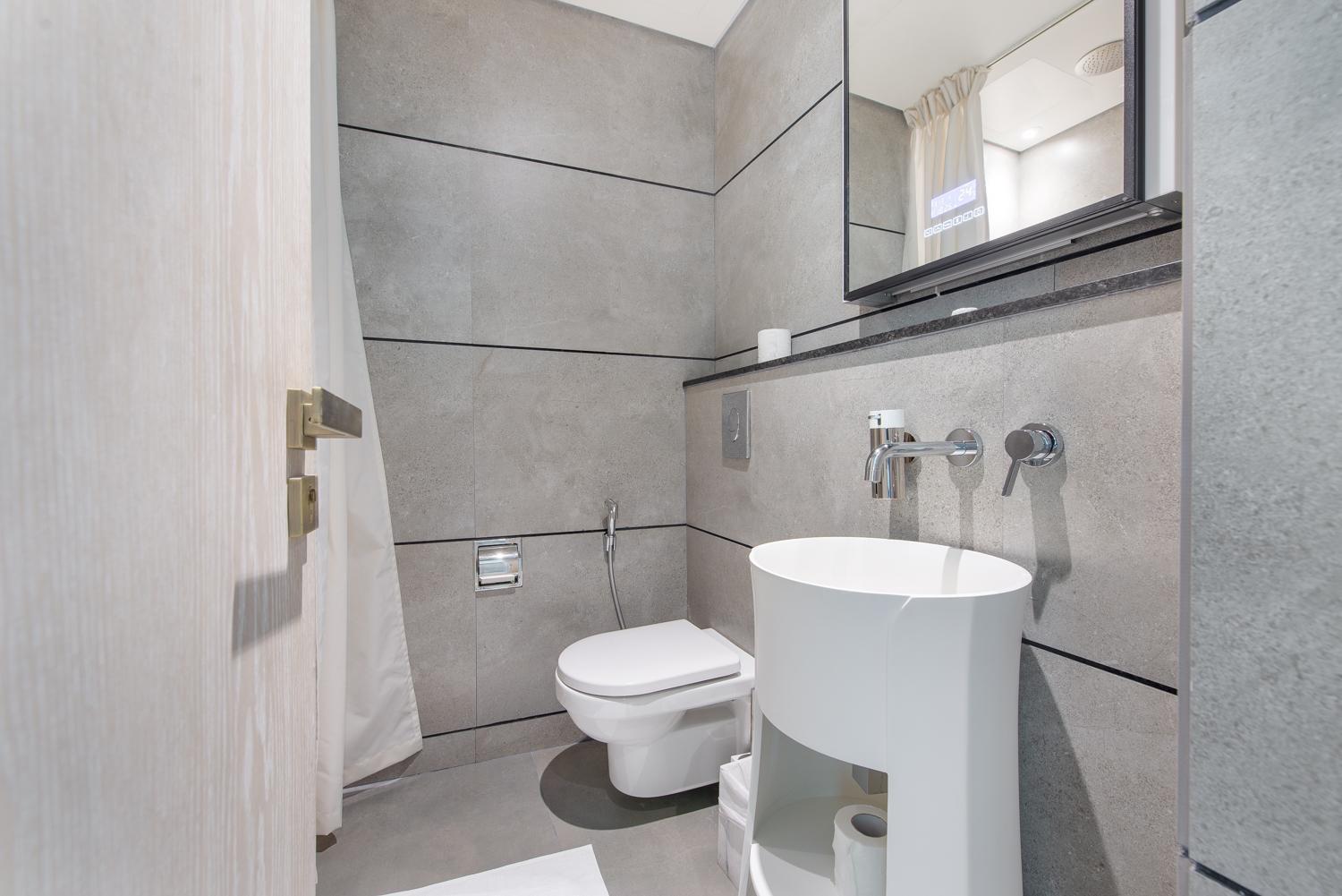 Top-notch With Large Terrace In Jvc Apartment *