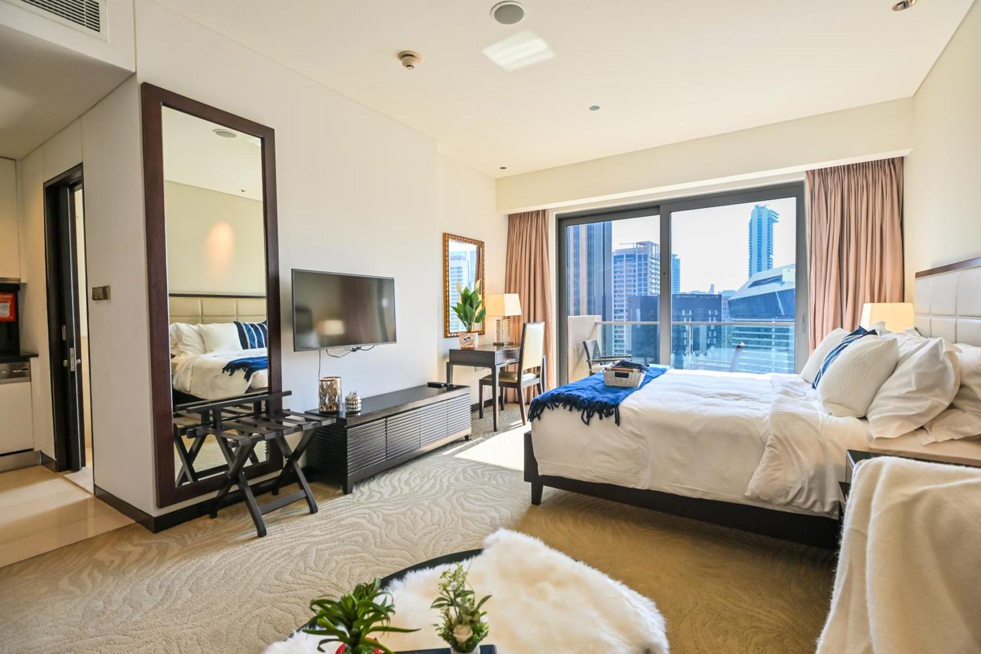 Luxury - Stunning Marina View - 5-star Amenities Apartment *