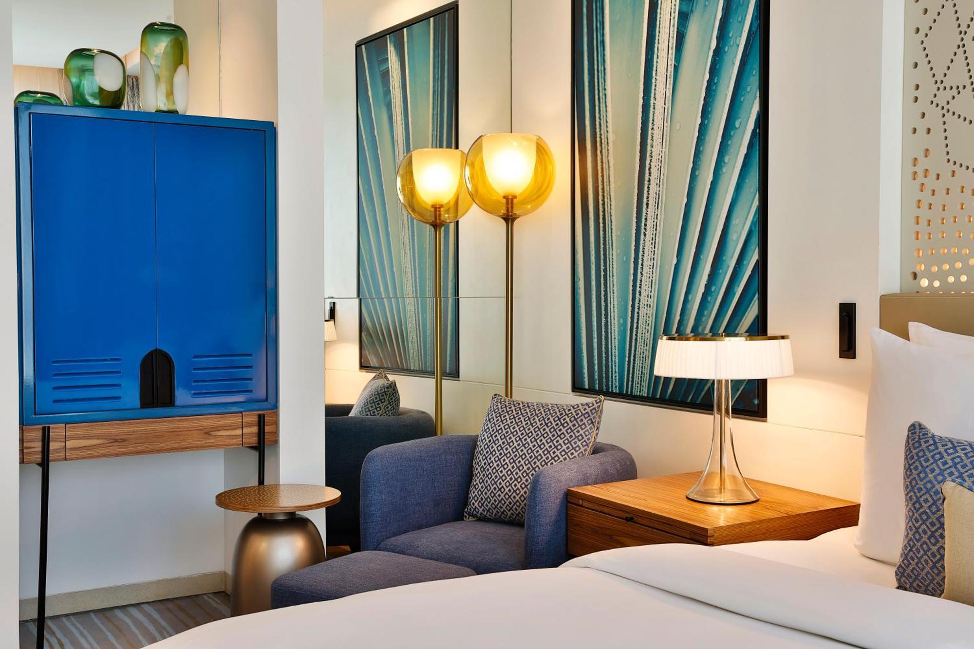 Tumbi West Palm Dubai,tapestry Collection Hilton Hotel Dubai