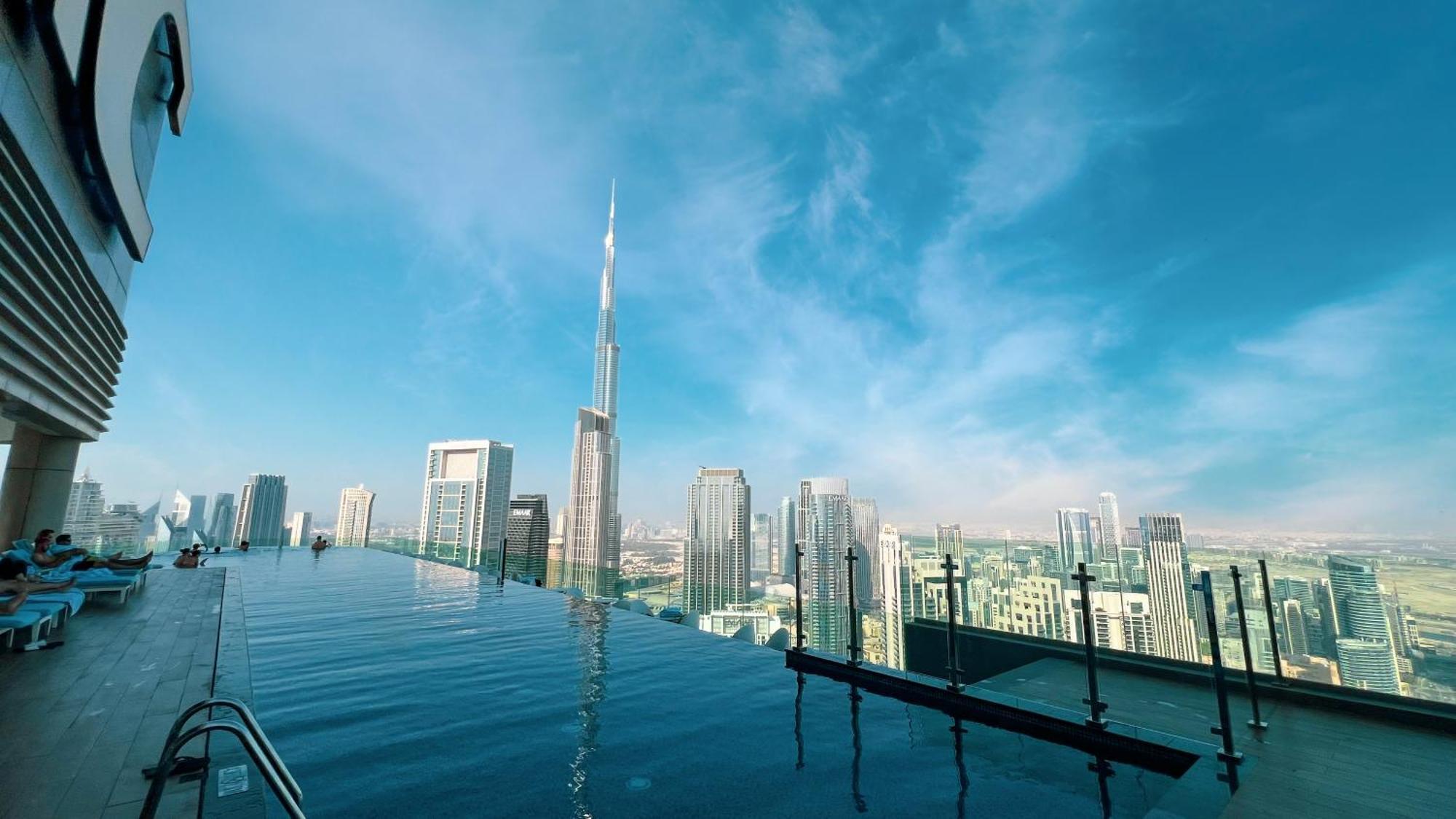 Apartment 5 Star Living Burj Khalifa Infinity Pool Gym *