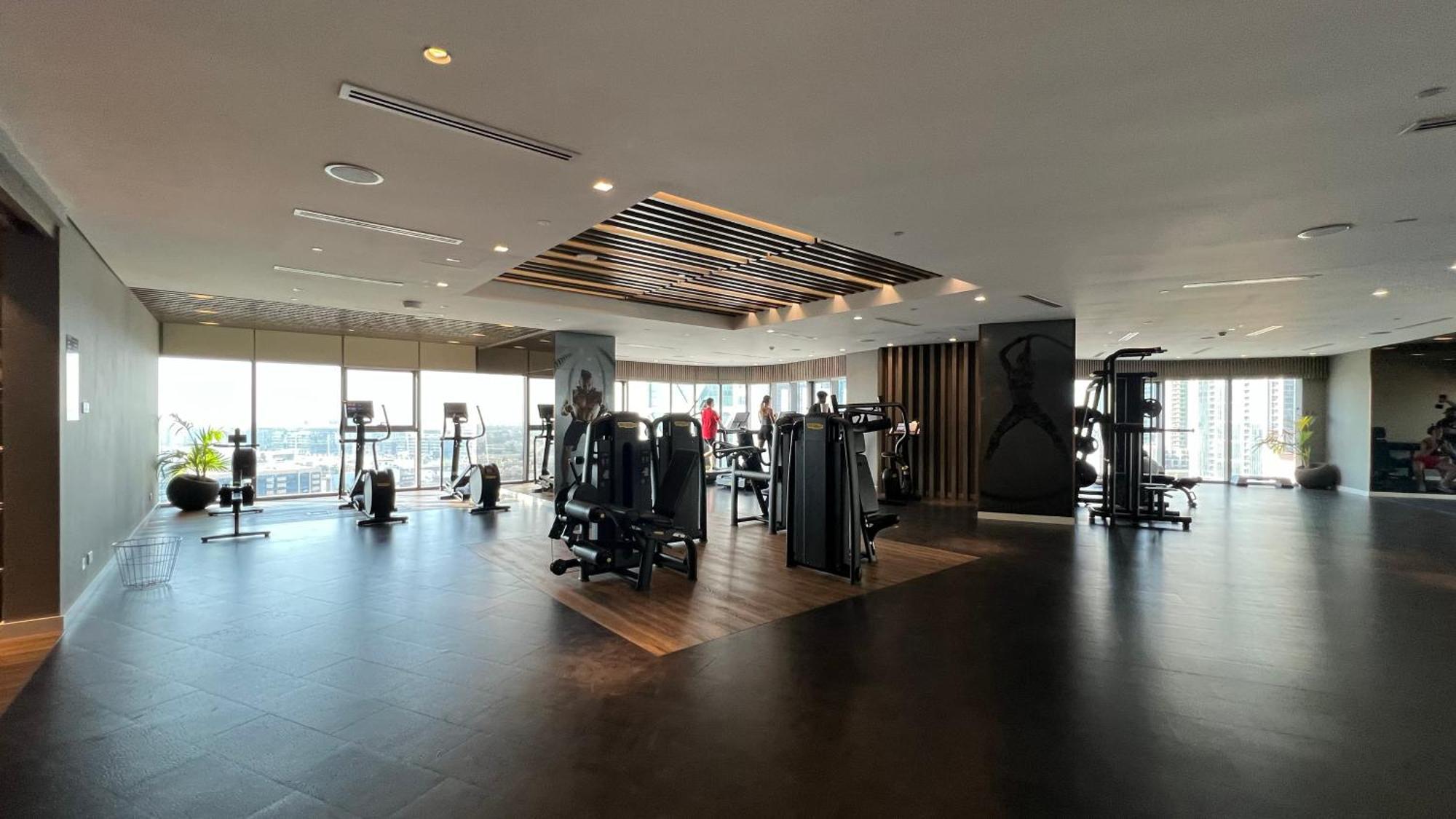 5 Star Living Burj Khalifa Infinity Pool Gym Apartment *