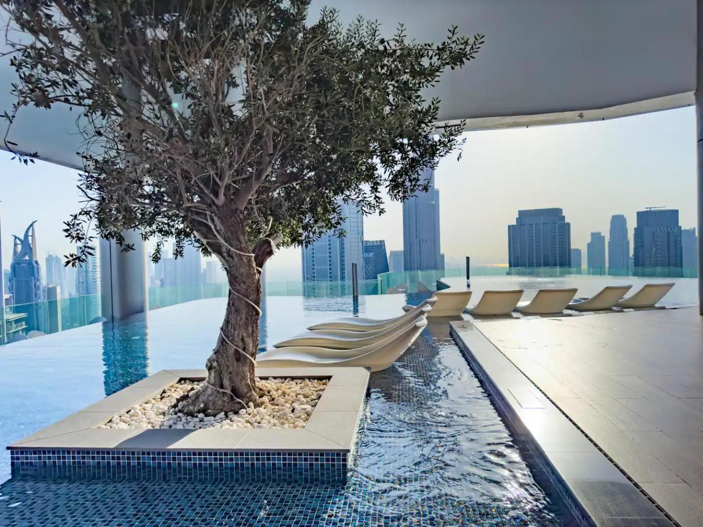 5 Star Living Burj Khalifa Infinity Pool Gym Apartment Dubai