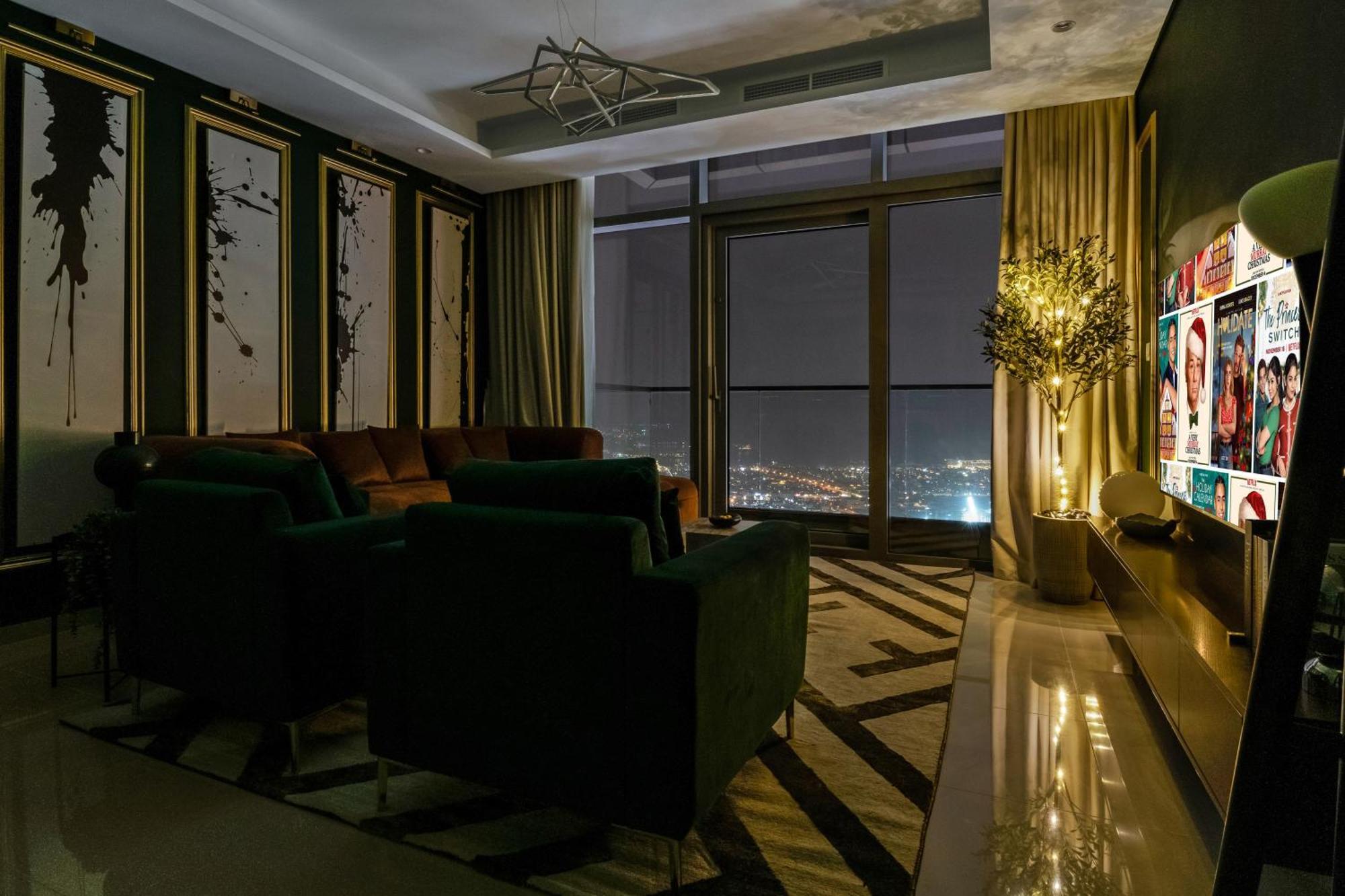 5 Star Living Burj Khalifa Infinity Pool Gym Dubai