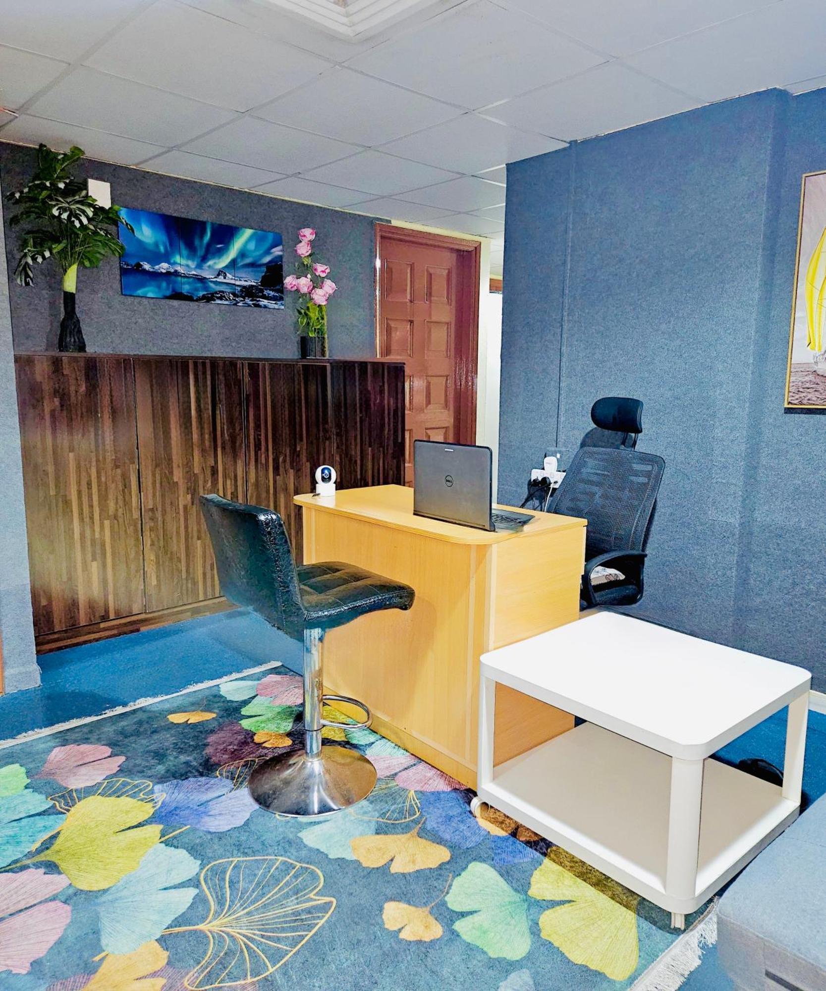 Homestay Classic Capsule - Near Metro Station