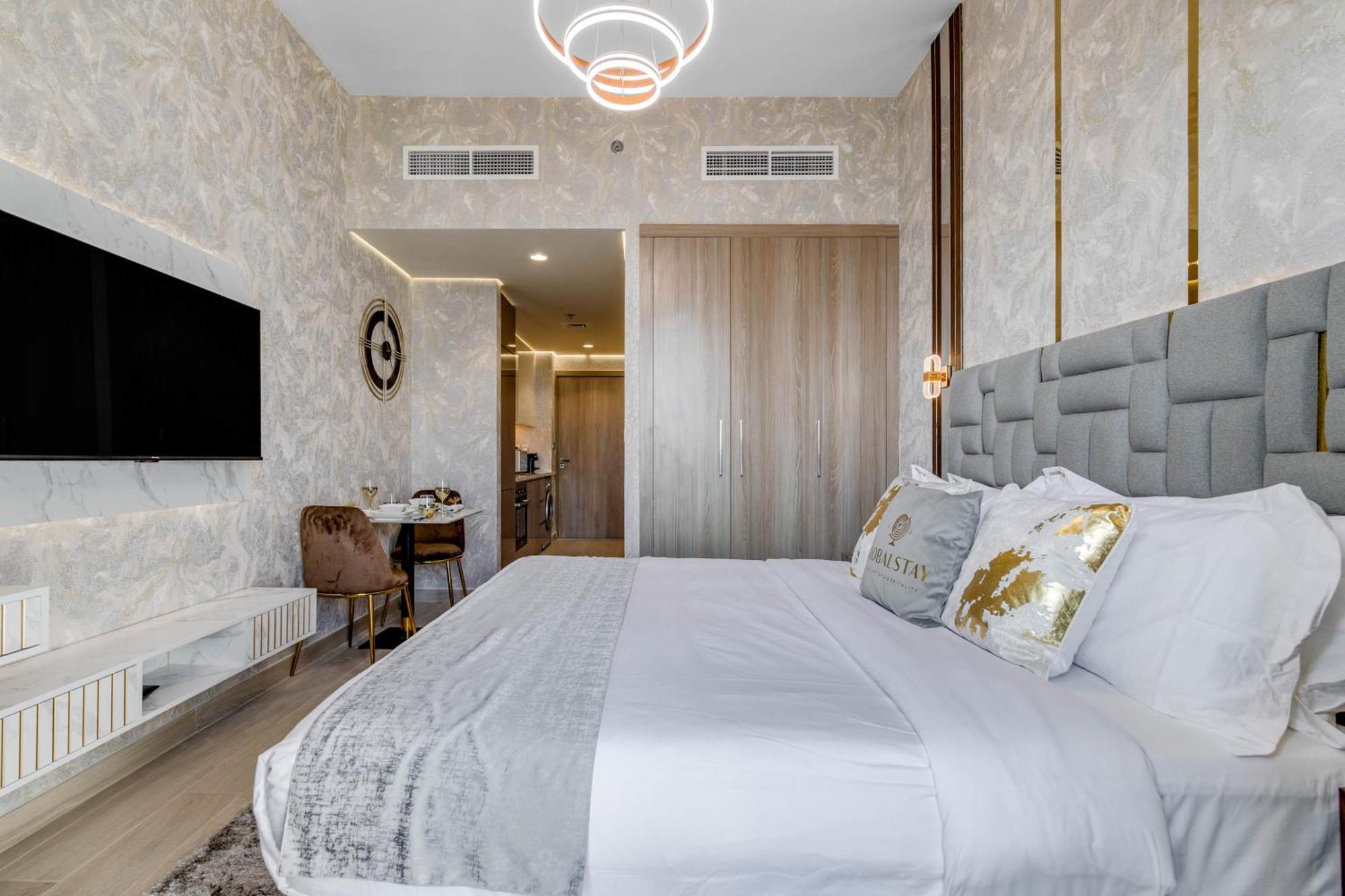 Globalstay Azizi Riviera 48 Apartment *