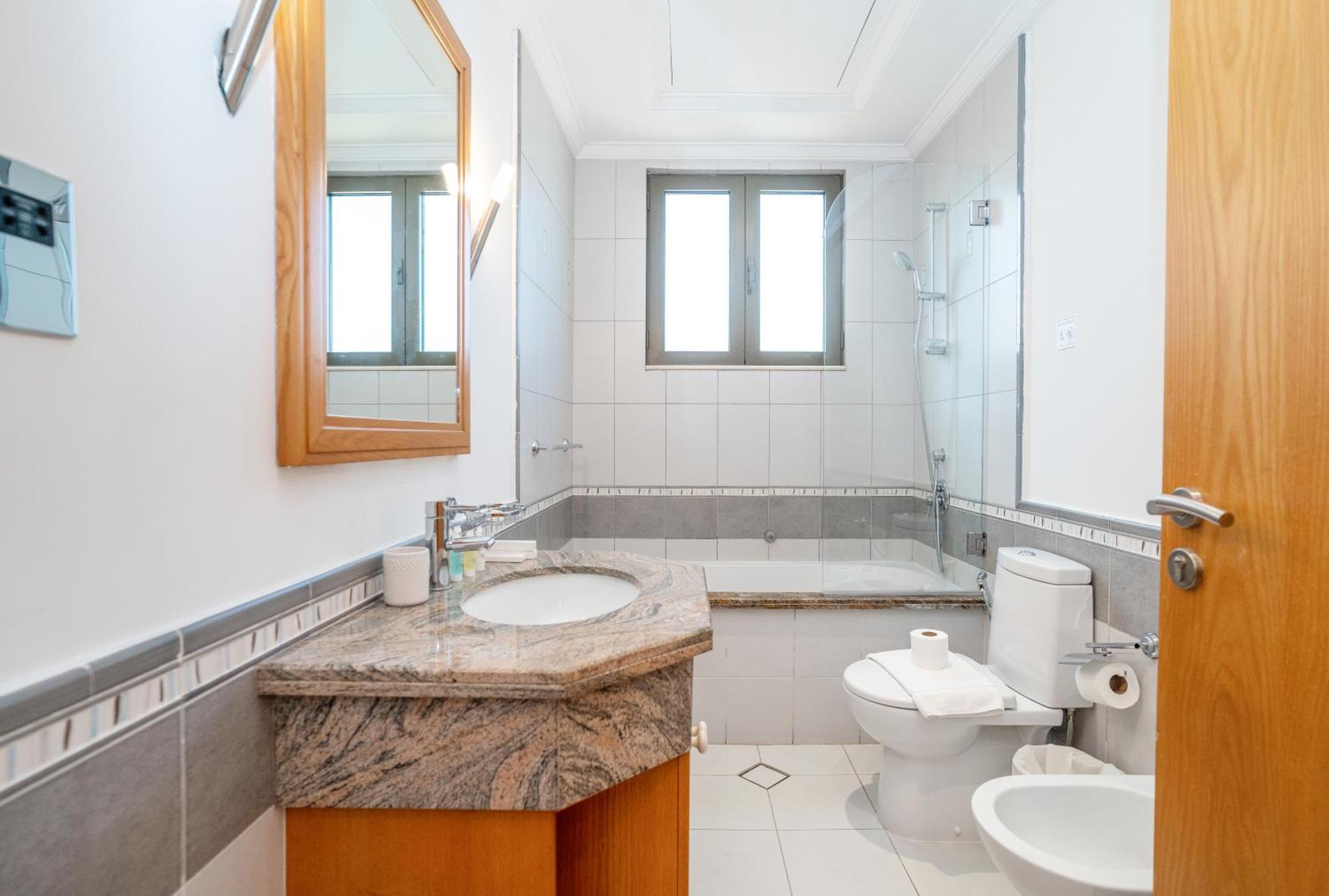 Palm Jumeirah K-frond With Private Access & Pool Dubai