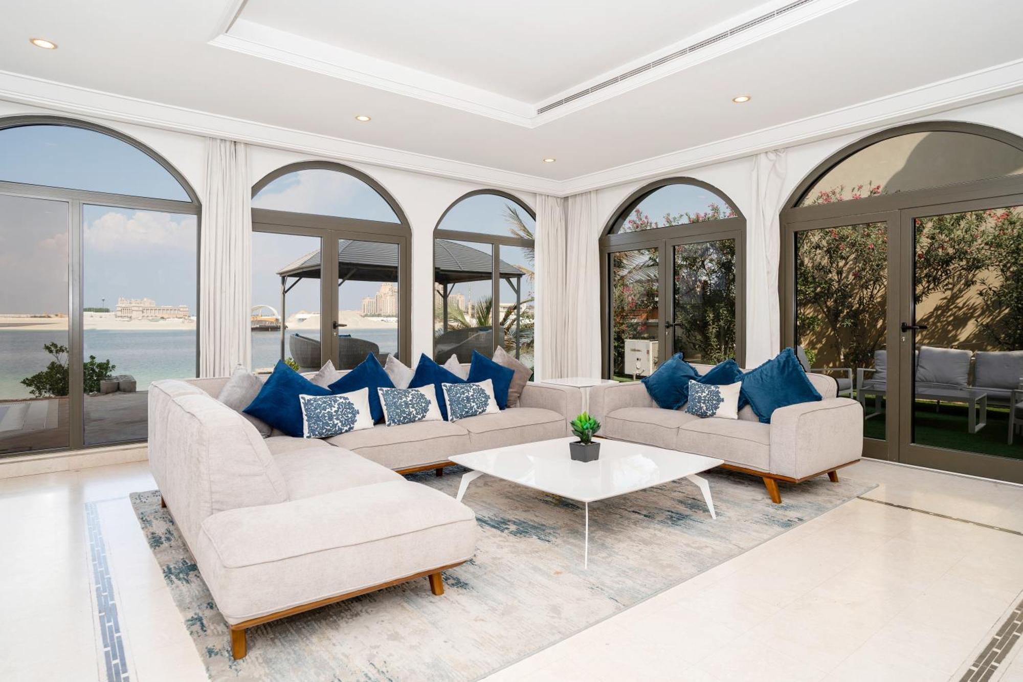 Palm Jumeirah K-frond With Private Access & Pool